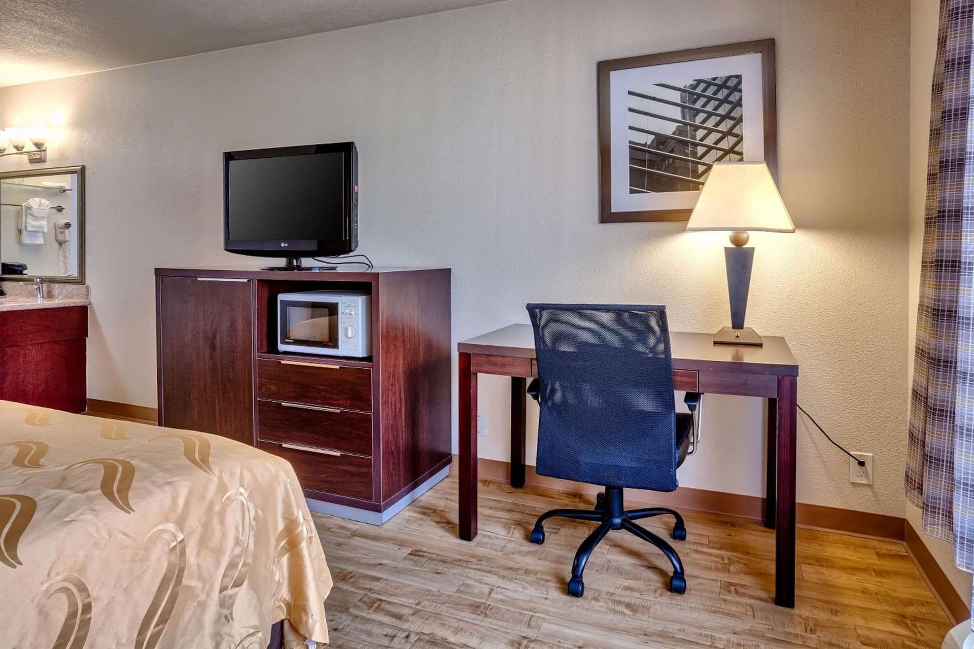 Quality Inn near Six Flags Discovery Kingdom-Napa Valley gallery photo in Vallejo, CA — image 27