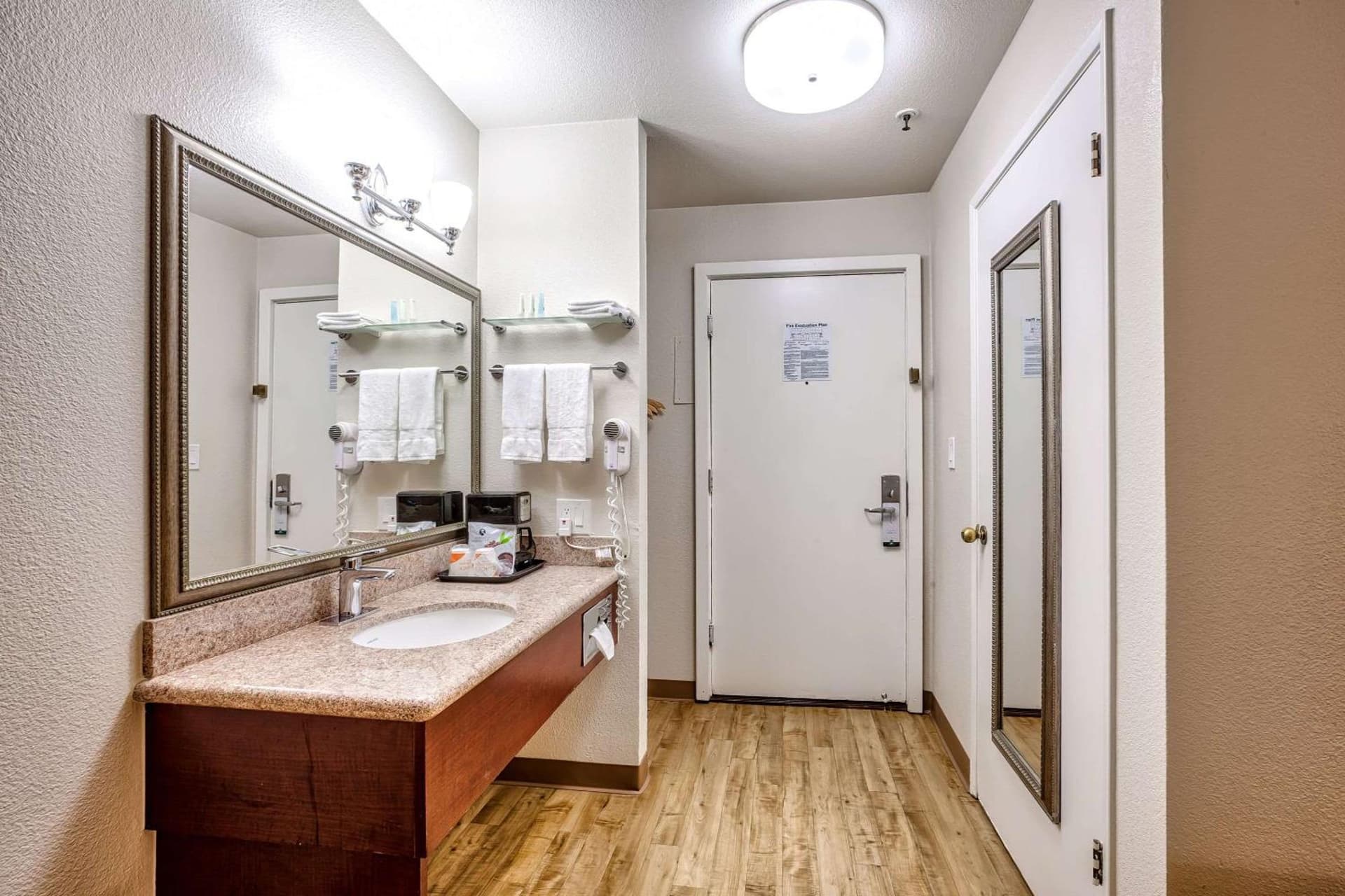 Quality Inn near Six Flags Discovery Kingdom-Napa Valley gallery photo in Vallejo, CA — image 31