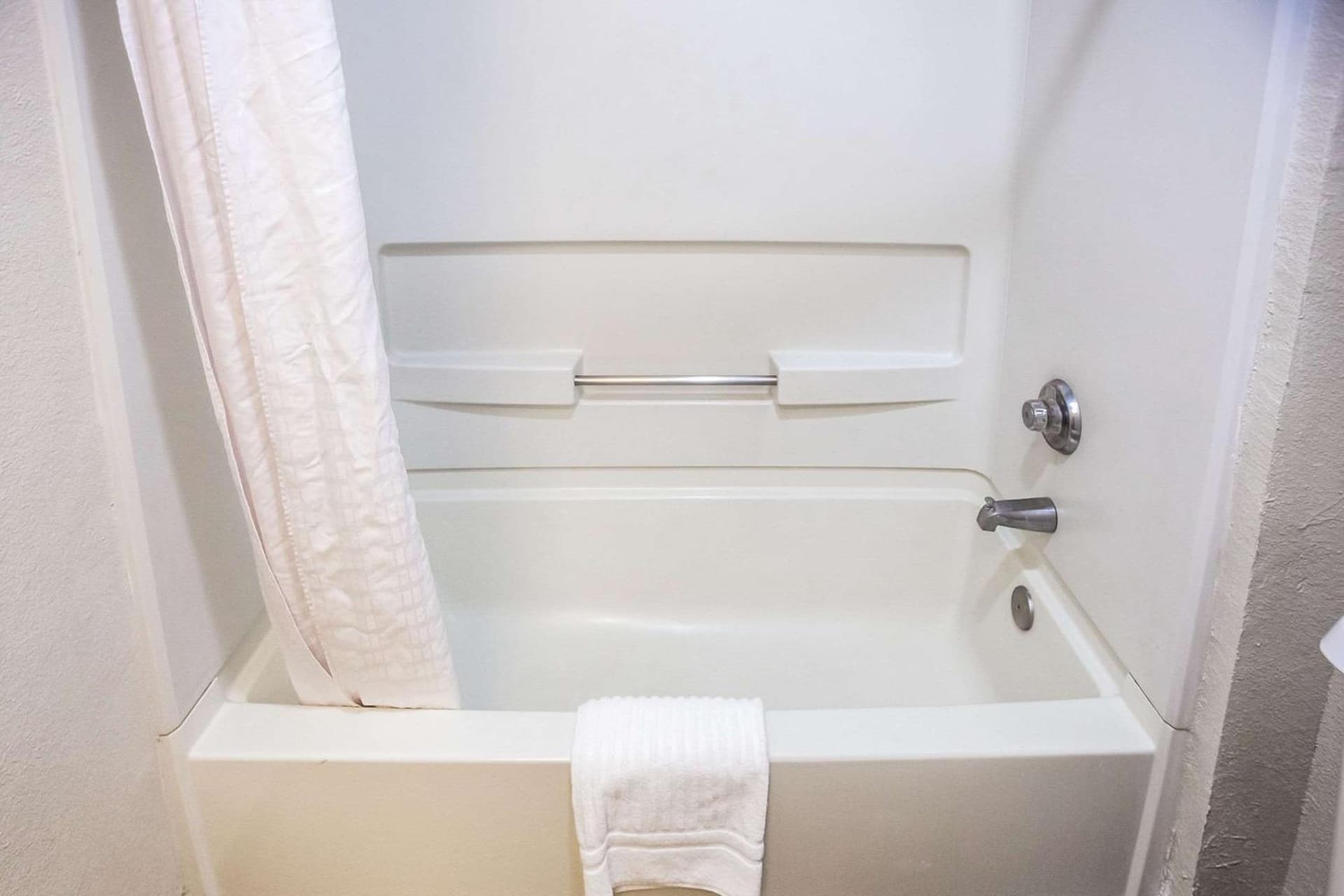 Quality Inn near Six Flags Discovery Kingdom-Napa Valley gallery photo in Vallejo, CA — image 6