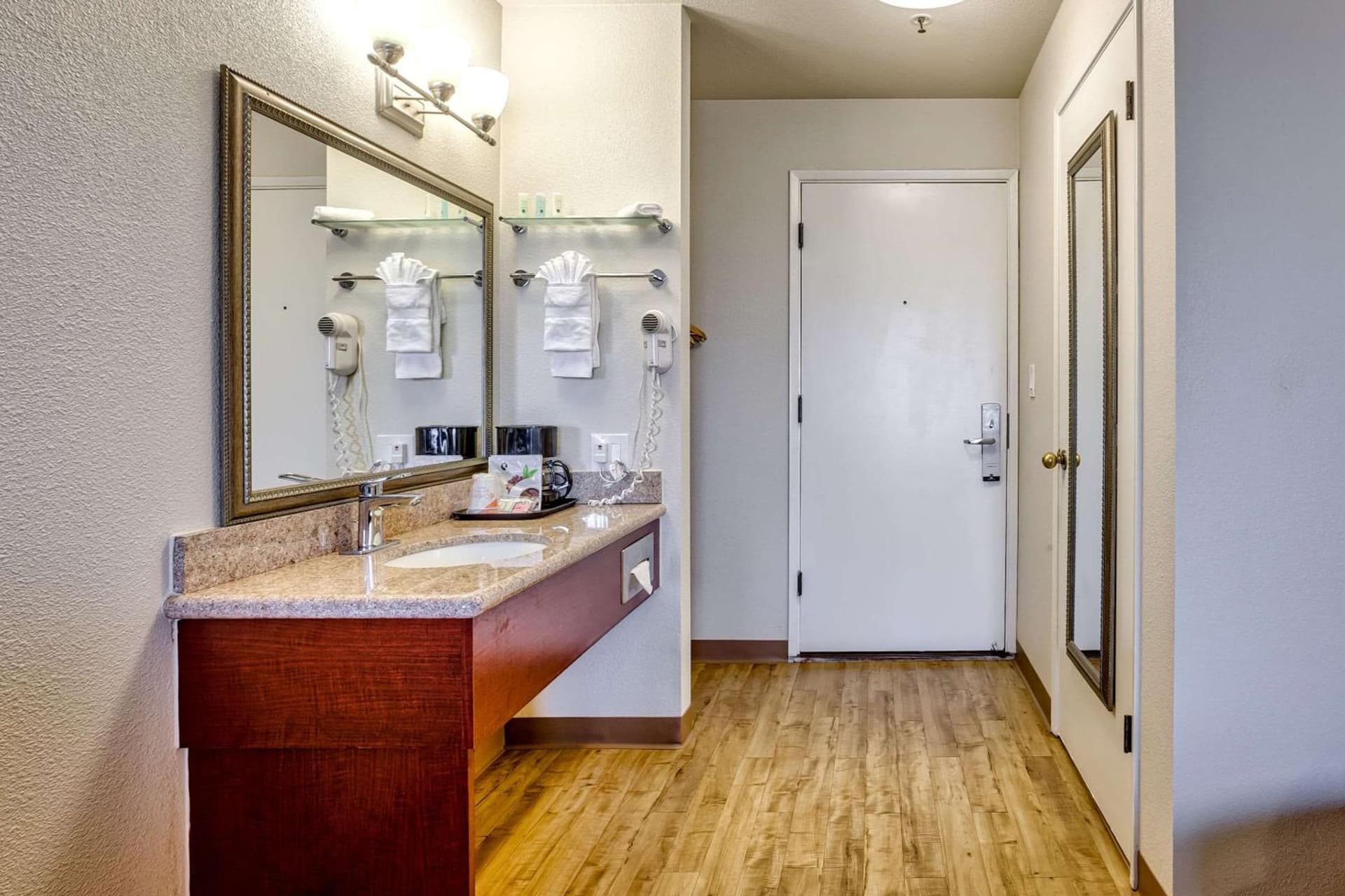 Quality Inn near Six Flags Discovery Kingdom-Napa Valley gallery photo in Vallejo, CA — image 8