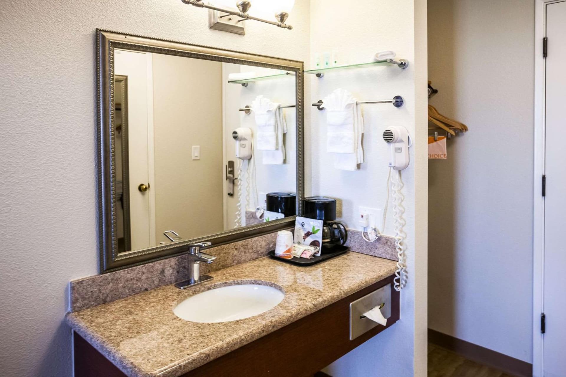 Quality Inn near Six Flags Discovery Kingdom-Napa Valley gallery photo in Vallejo, CA — image 20
