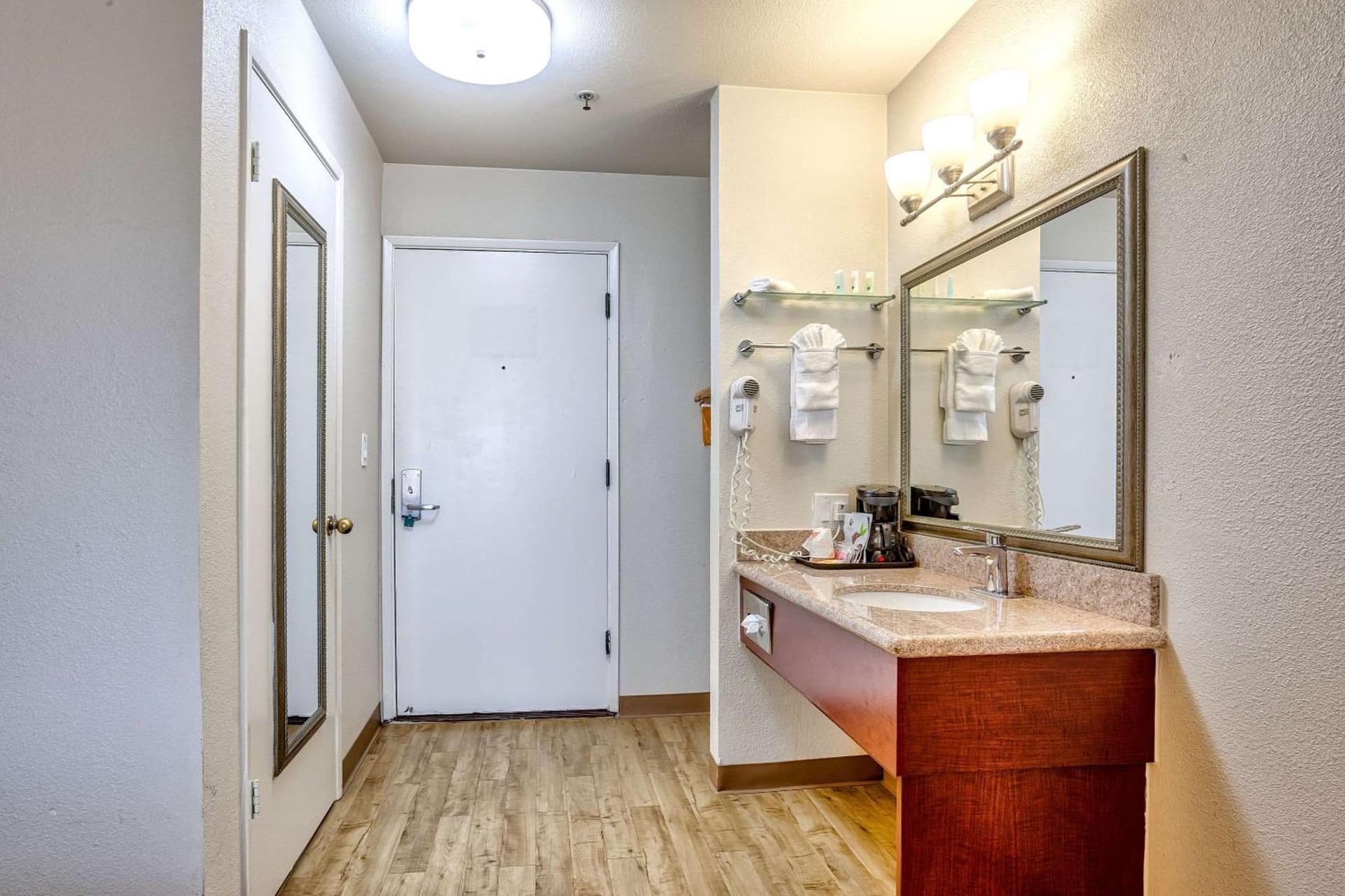Quality Inn near Six Flags Discovery Kingdom-Napa Valley gallery photo in Vallejo, CA — image 15