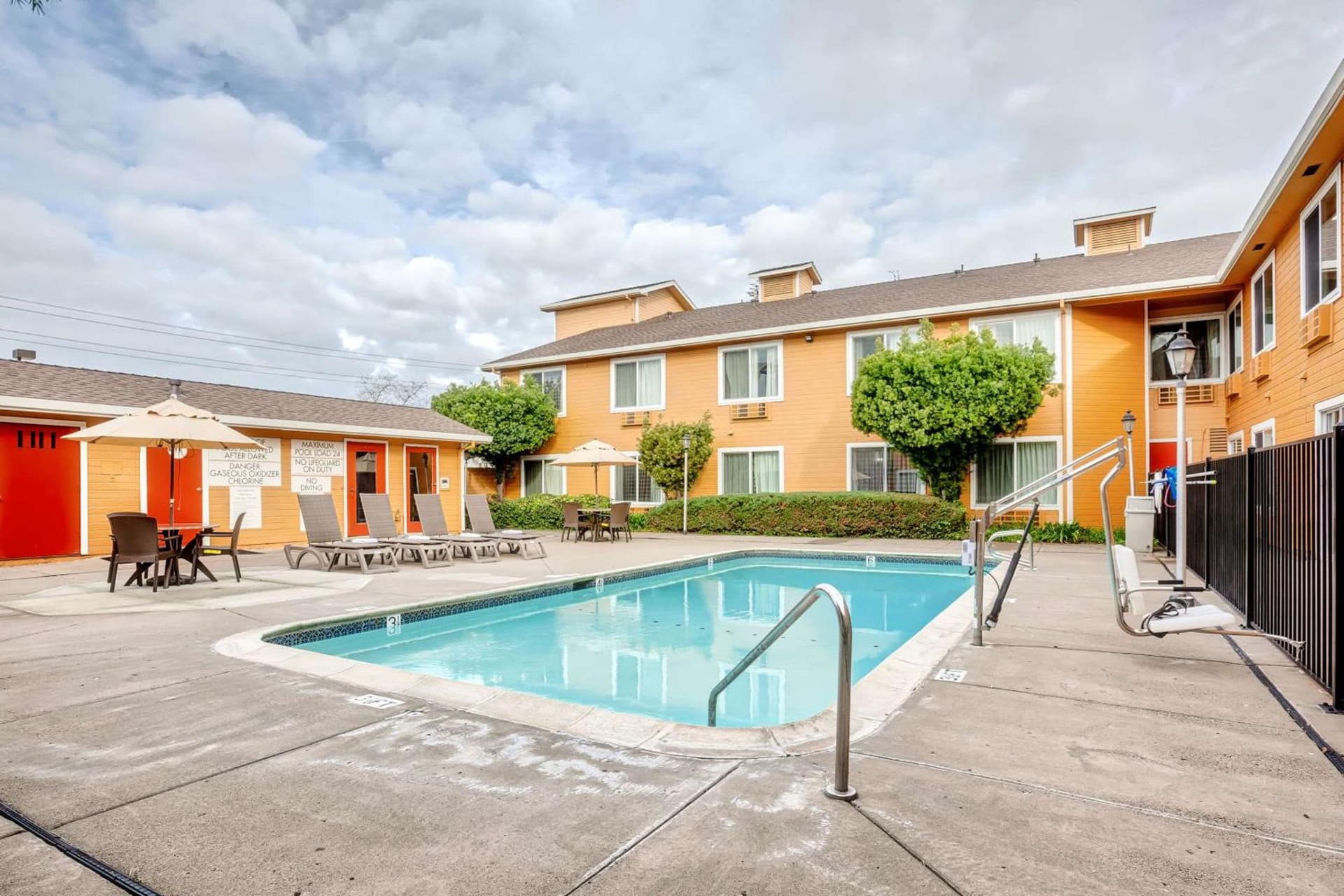 Quality Inn near Six Flags Discovery Kingdom-Napa Valley gallery photo in Vallejo, CA — image 4