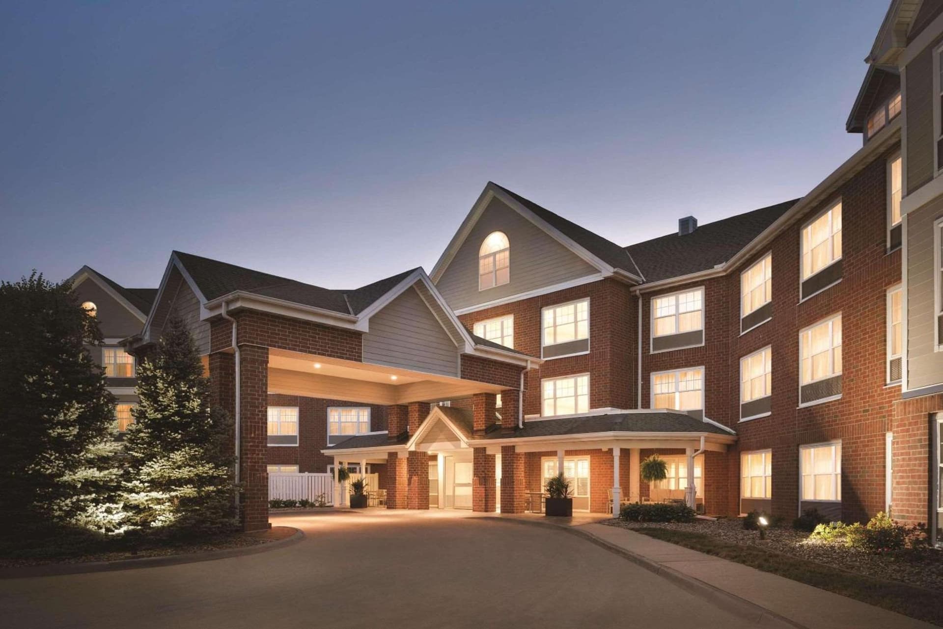 Country Inn & Suites by Radisson, Des Moines West, IA interior in Clive, IA — gallery photo 2