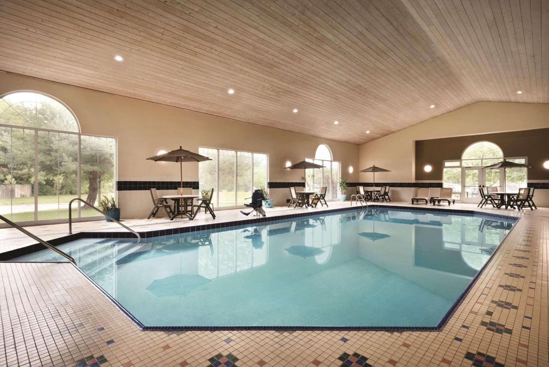 Country Inn & Suites by Radisson, Des Moines West, IA gallery photo in Clive, IA — image 33