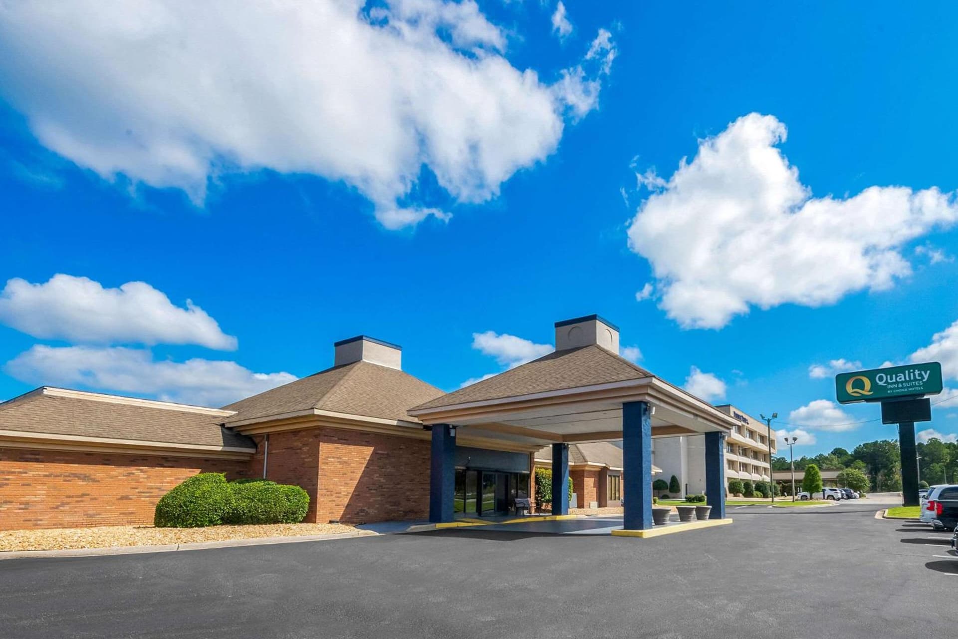 Quality Inn & Suites Fayetteville I-95 interior in Fayetteville, NC — gallery photo 2