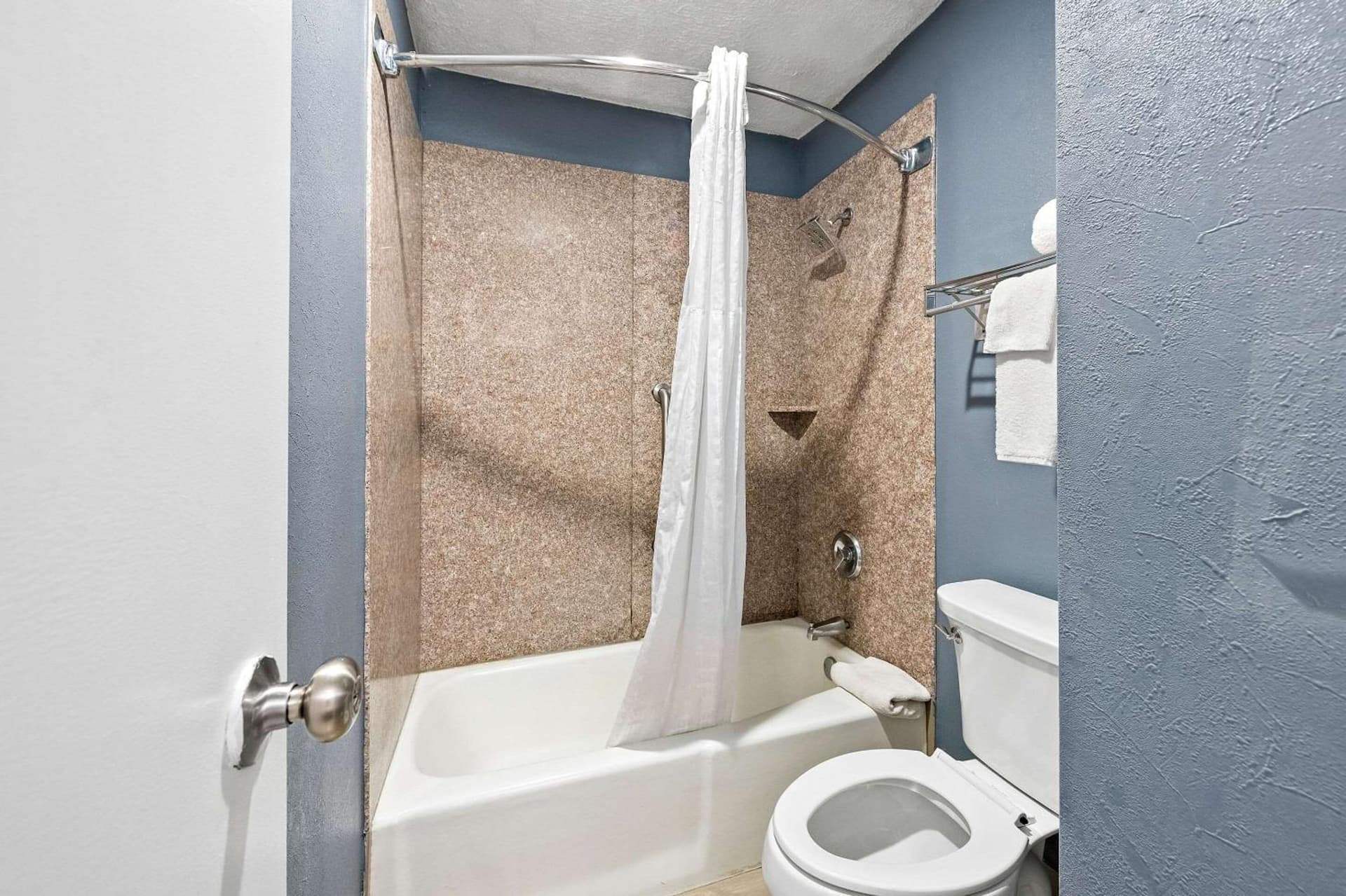 Quality Inn & Suites Fayetteville I-95 gallery photo in Fayetteville, NC — image 73