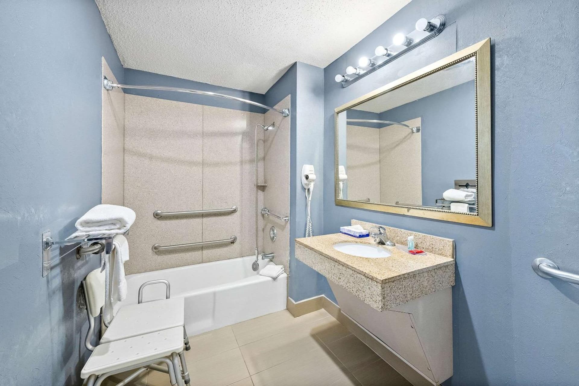 Quality Inn & Suites Fayetteville I-95 gallery photo in Fayetteville, NC — image 67