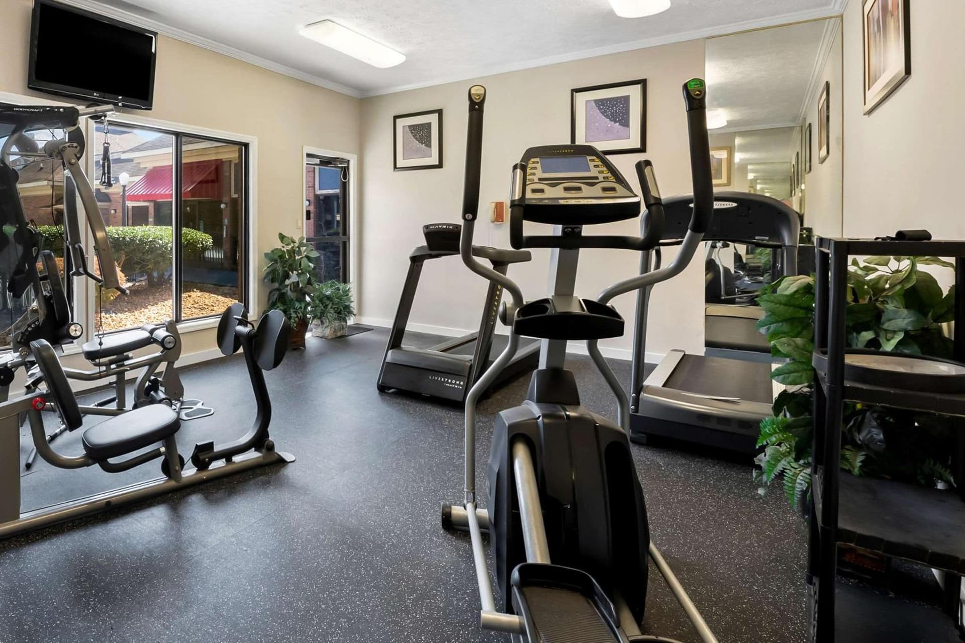 Quality Inn & Suites Fayetteville I-95 gallery photo in Fayetteville, NC — image 33