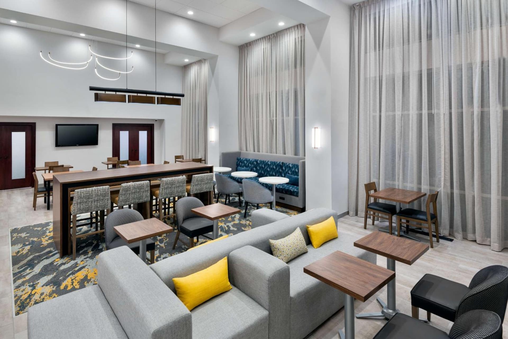 Hampton Inn & Suites Cleveland-Beachwood gallery photo in Beachwood, OH — image 18