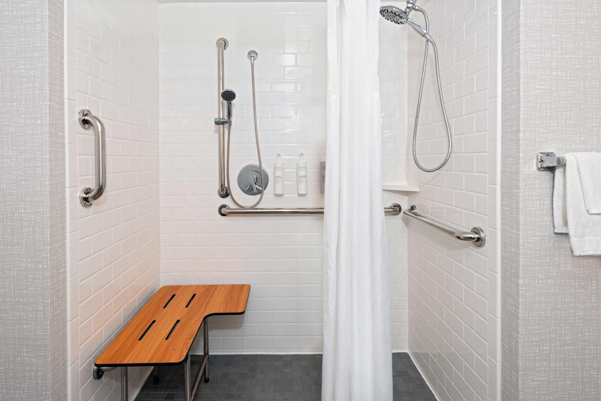 Hampton Inn & Suites Cleveland-Beachwood gallery photo in Beachwood, OH — image 9