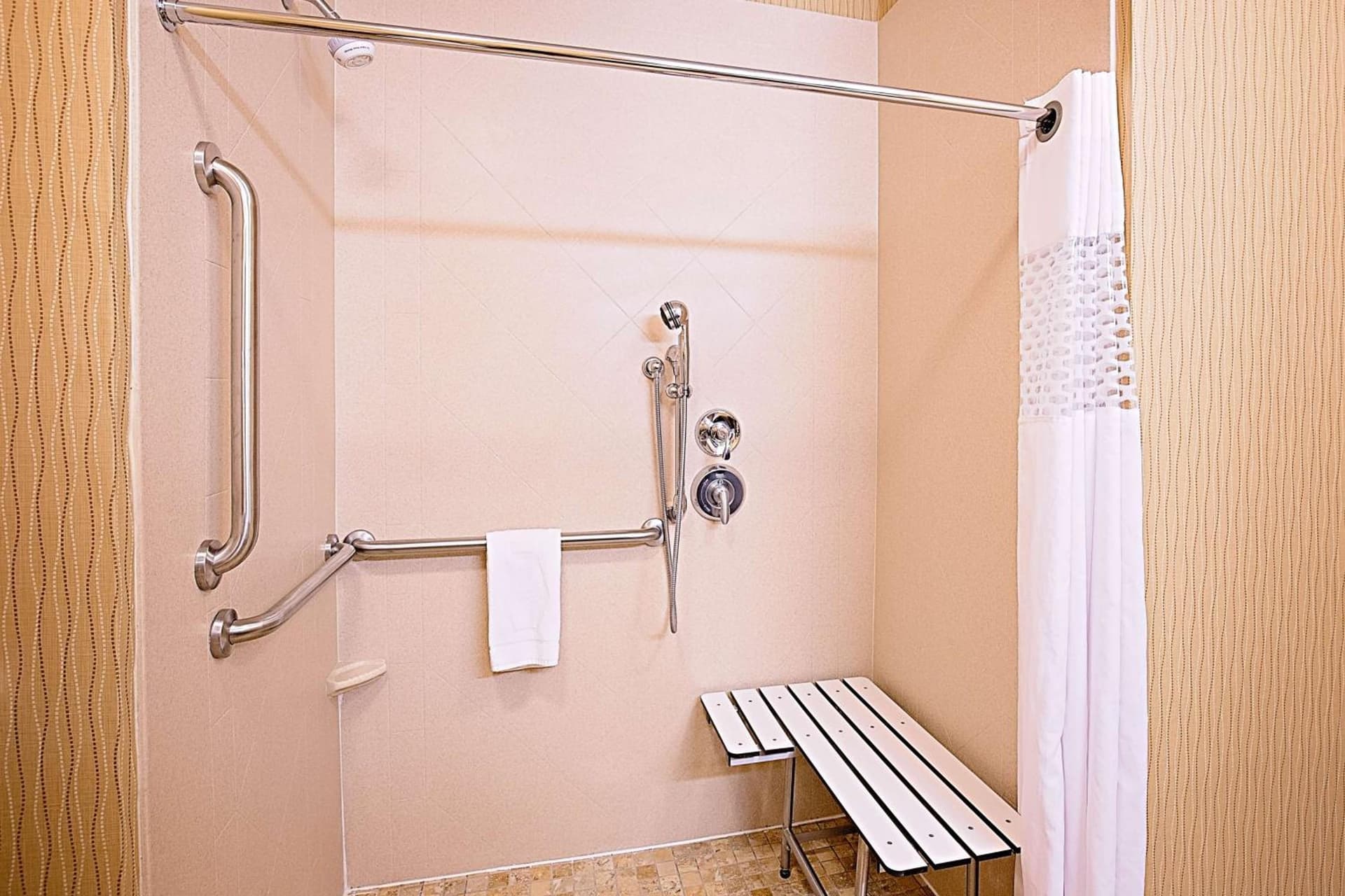 Hampton Inn & Suites Jacksonville gallery photo in Jacksonville, NC — image 51