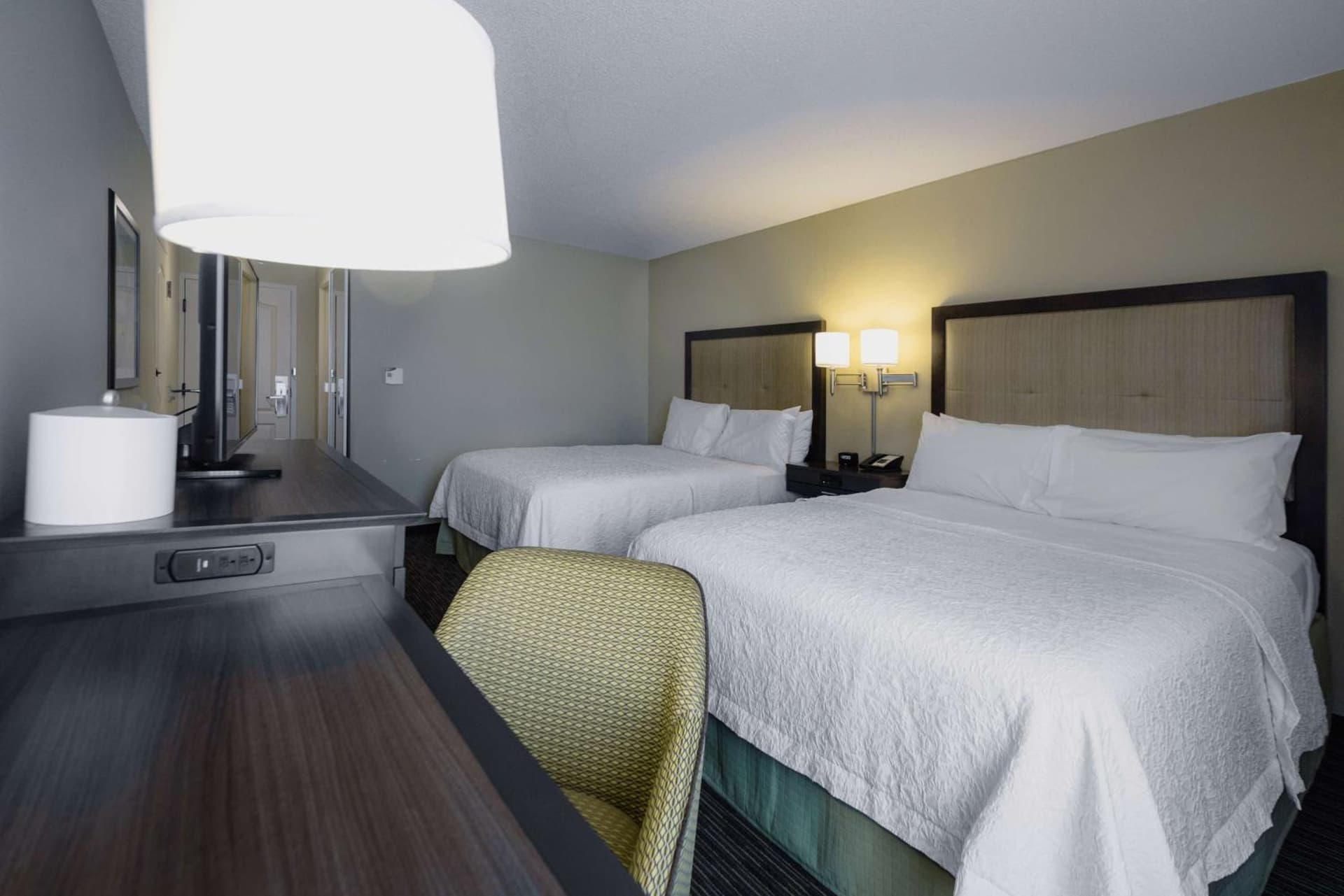 Hampton Inn Meridian interior in Meridian, MS — gallery photo 2