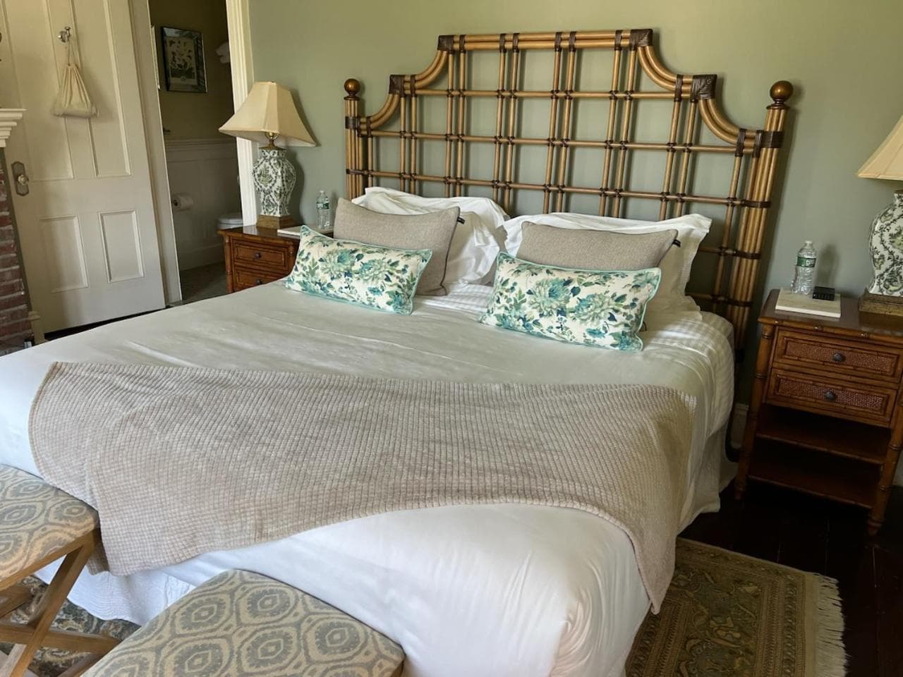 Jedediah Hawkins Inn interior in Jamesport, NY — gallery photo 2