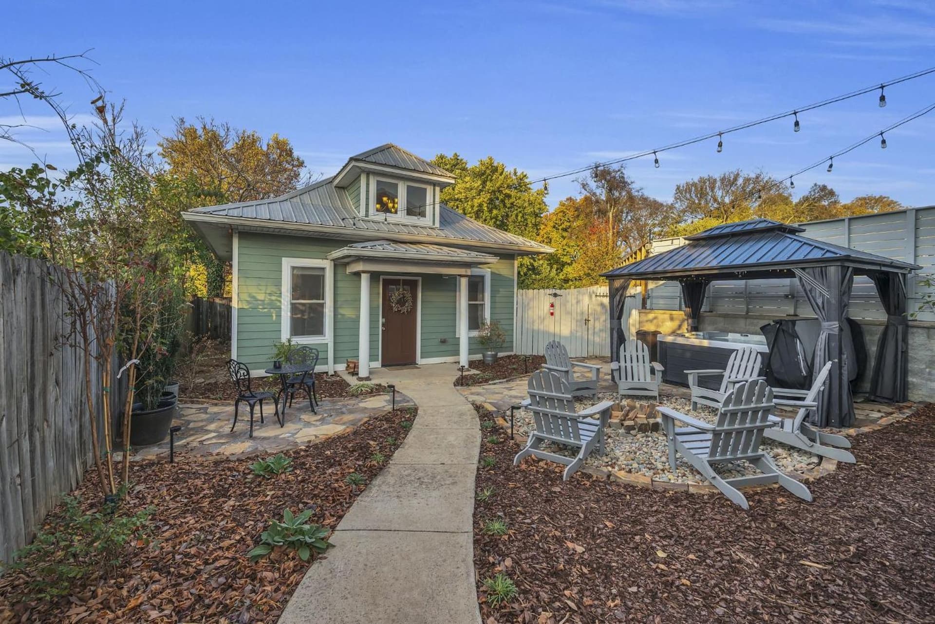 Greenwood Guest House with Covered Hot Tub, Fire pit, and Outdoor TV! property views in Nashville, TN — gallery photo 3