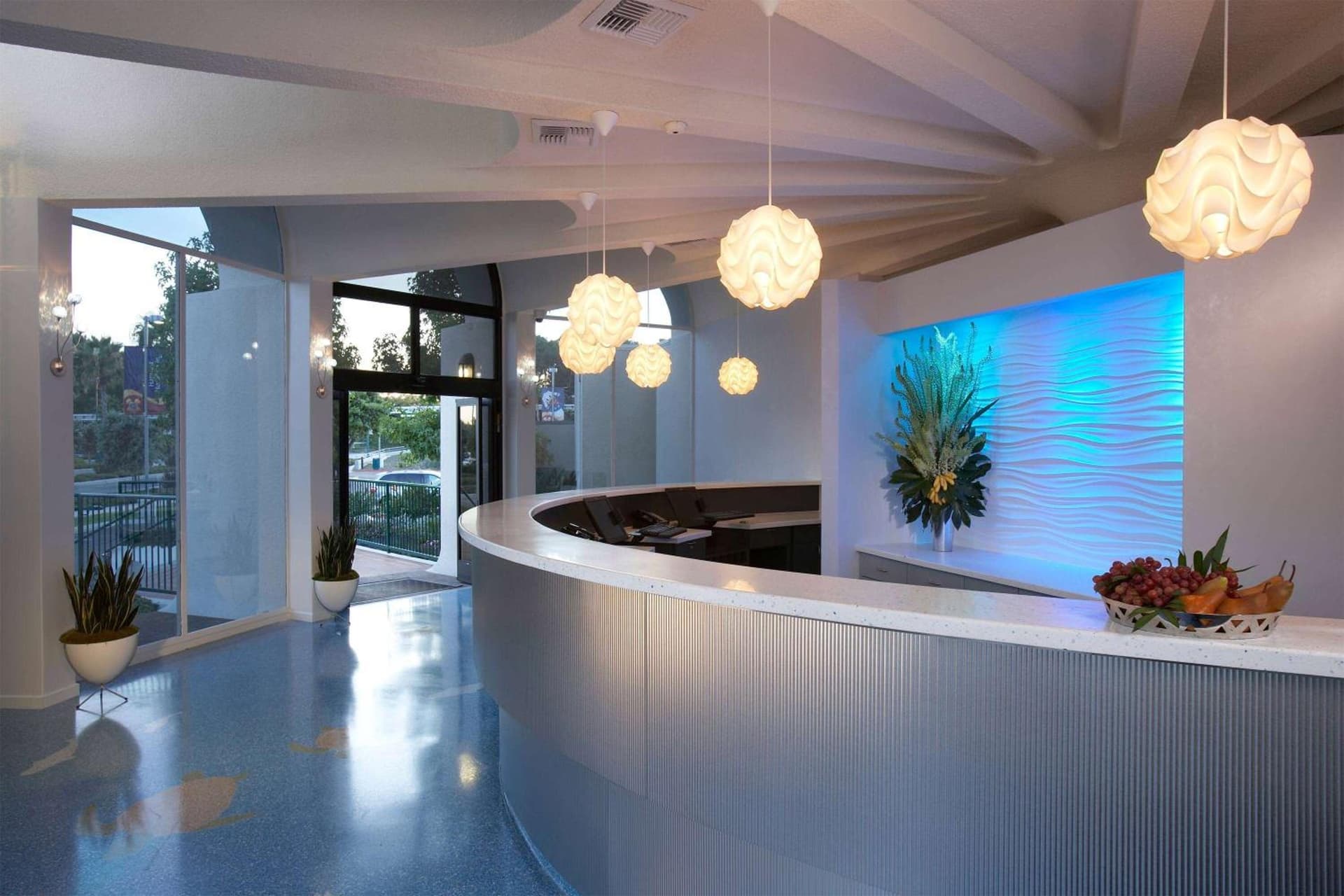 Howard Johnson by Wyndham Anaheim Hotel and Water Playground interior in Anaheim, CA — gallery photo 2