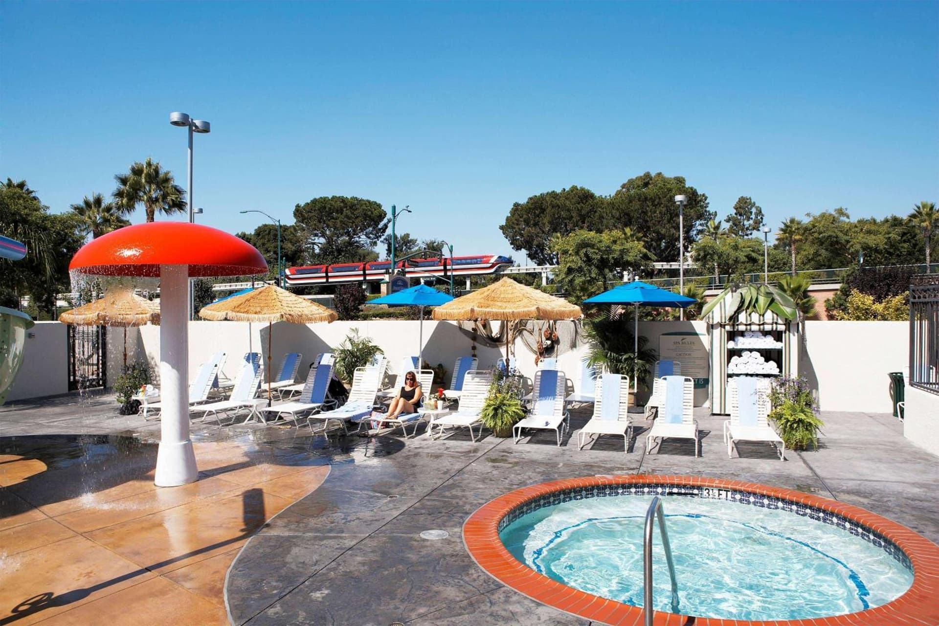 Howard Johnson by Wyndham Anaheim Hotel and Water Playground gallery photo in Anaheim, CA — image 8