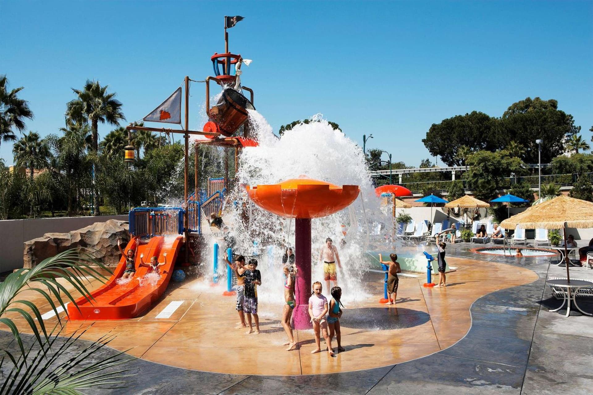 Howard Johnson by Wyndham Anaheim Hotel and Water Playground gallery photo in Anaheim, CA — image 18