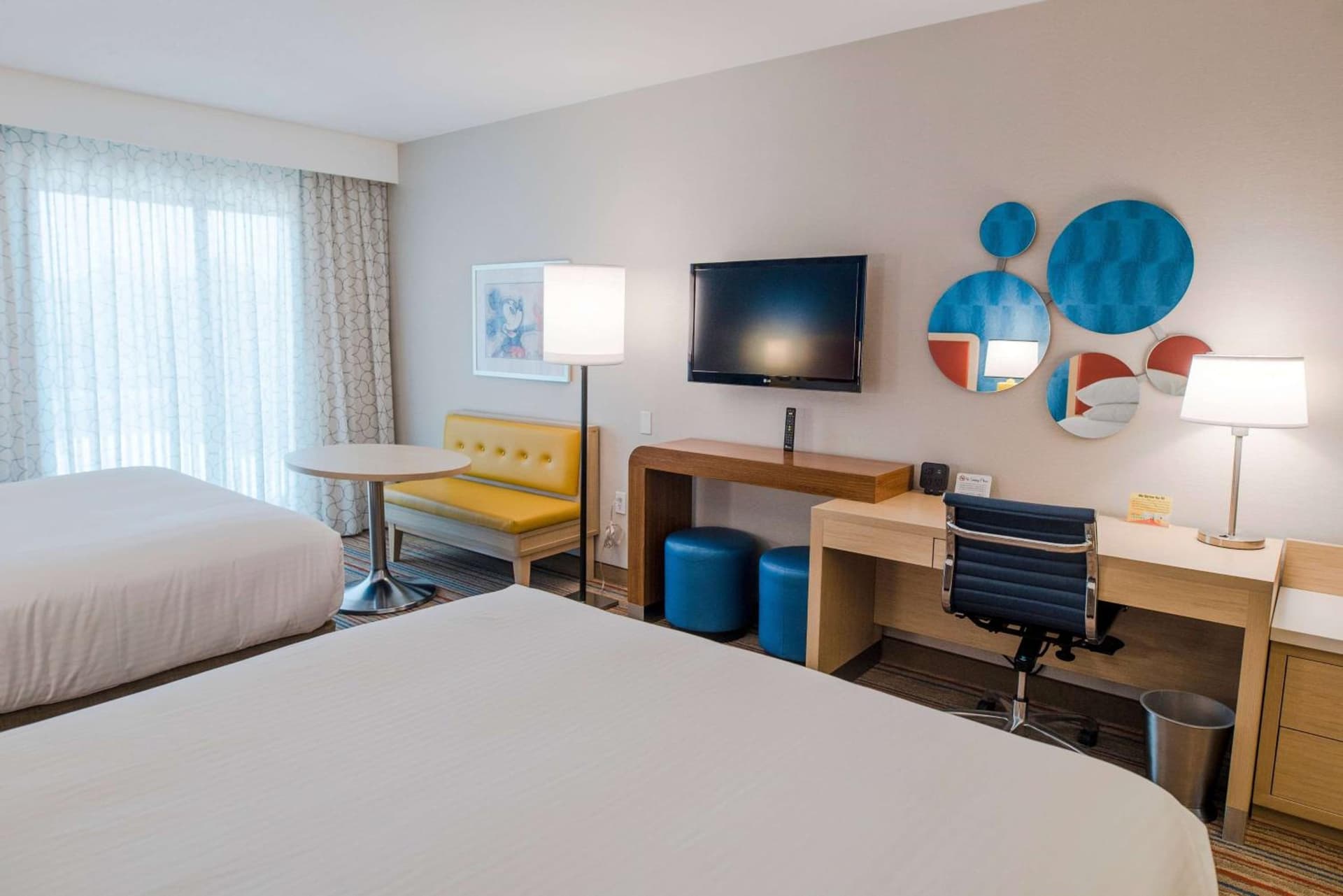 Howard Johnson by Wyndham Anaheim Hotel and Water Playground gallery photo in Anaheim, CA — image 163