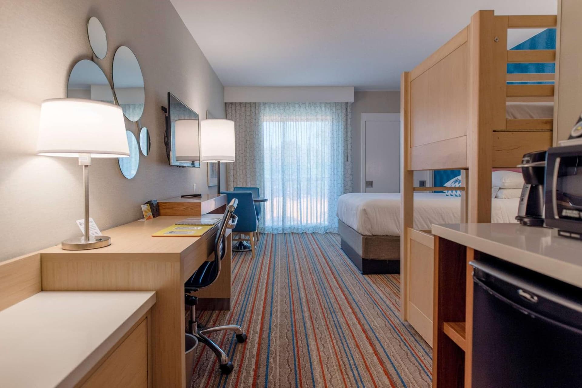 Howard Johnson by Wyndham Anaheim Hotel and Water Playground gallery photo in Anaheim, CA — image 49