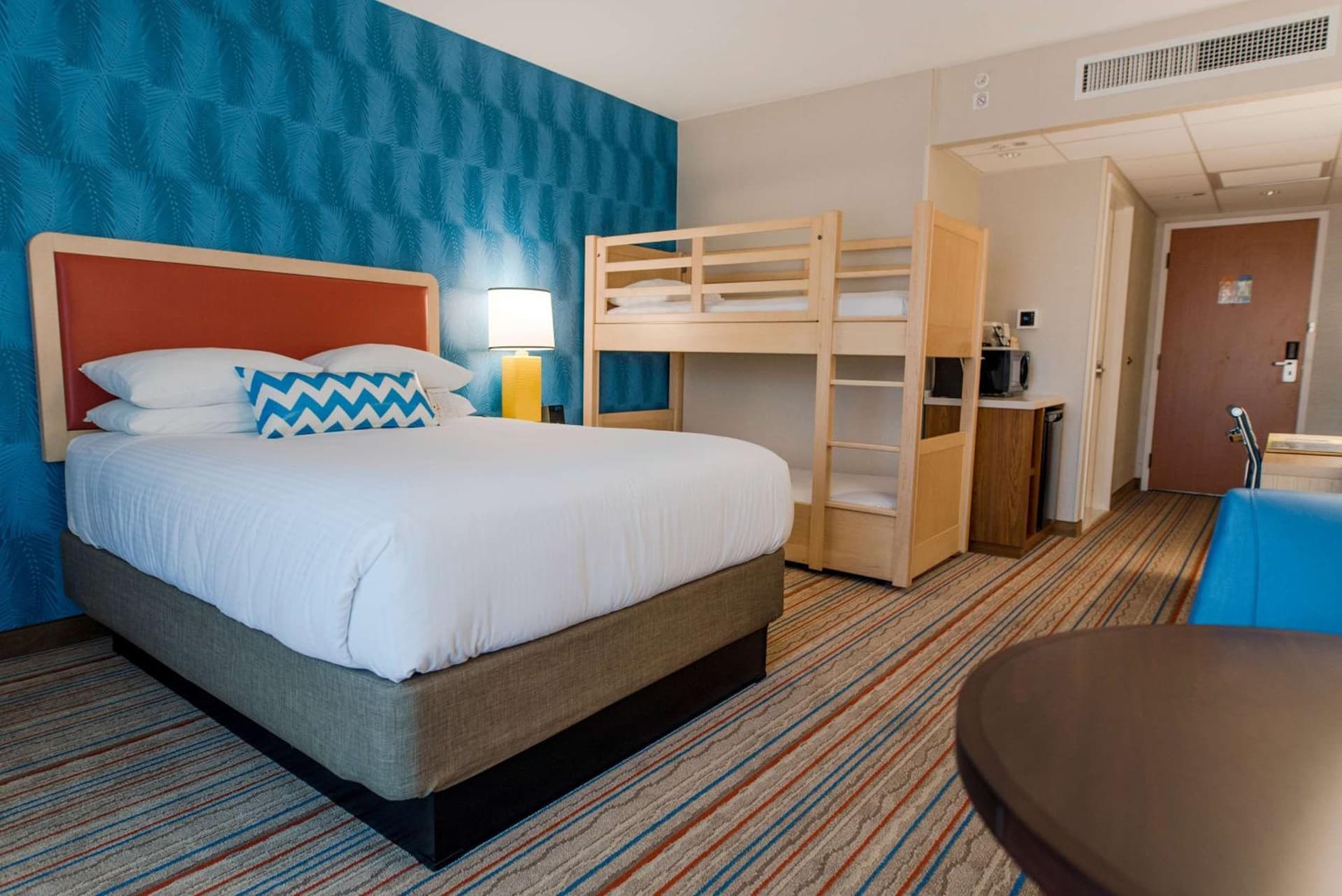 Howard Johnson by Wyndham Anaheim Hotel and Water Playground gallery photo in Anaheim, CA — image 167