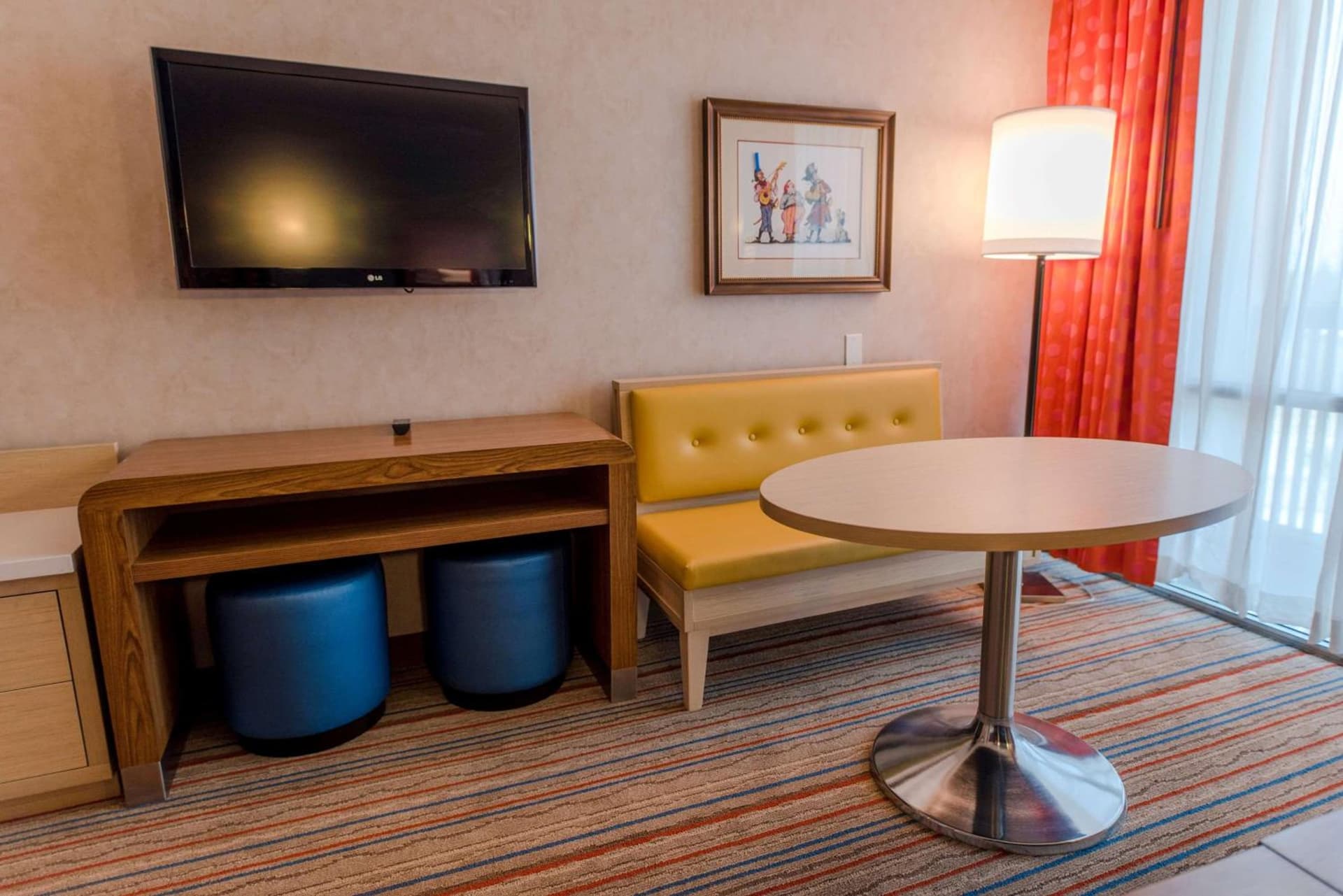 Howard Johnson by Wyndham Anaheim Hotel and Water Playground gallery photo in Anaheim, CA — image 29