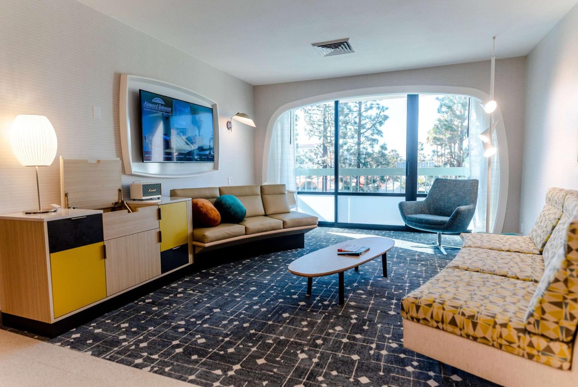Howard Johnson by Wyndham Anaheim Hotel and Water Playground gallery photo in Anaheim, CA — image 153