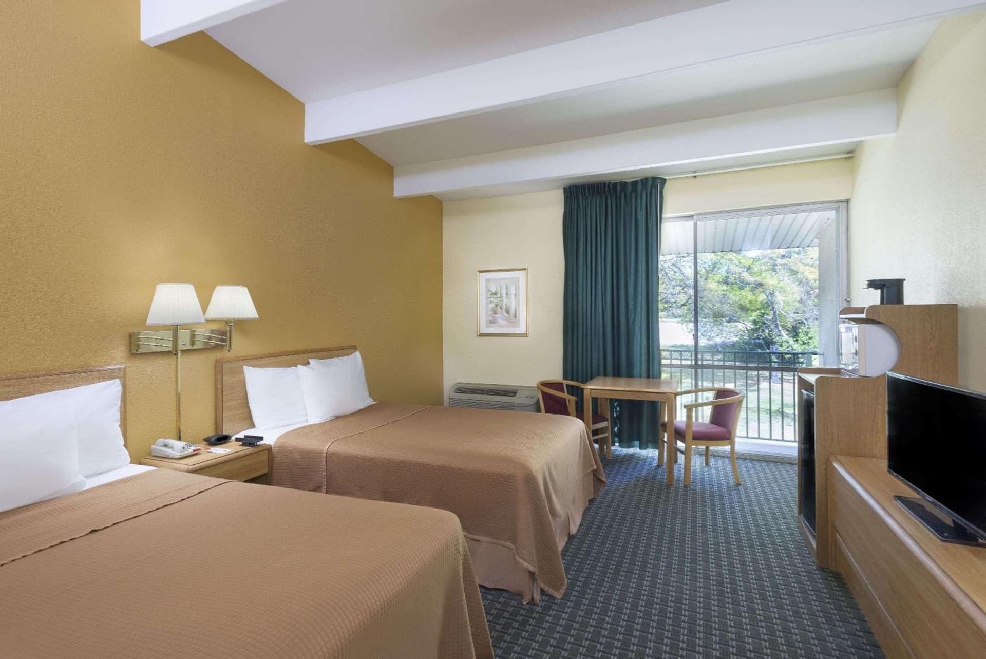 Howard Johnson by Wyndham Newburgh gallery photo in Newburgh, NY — image 38