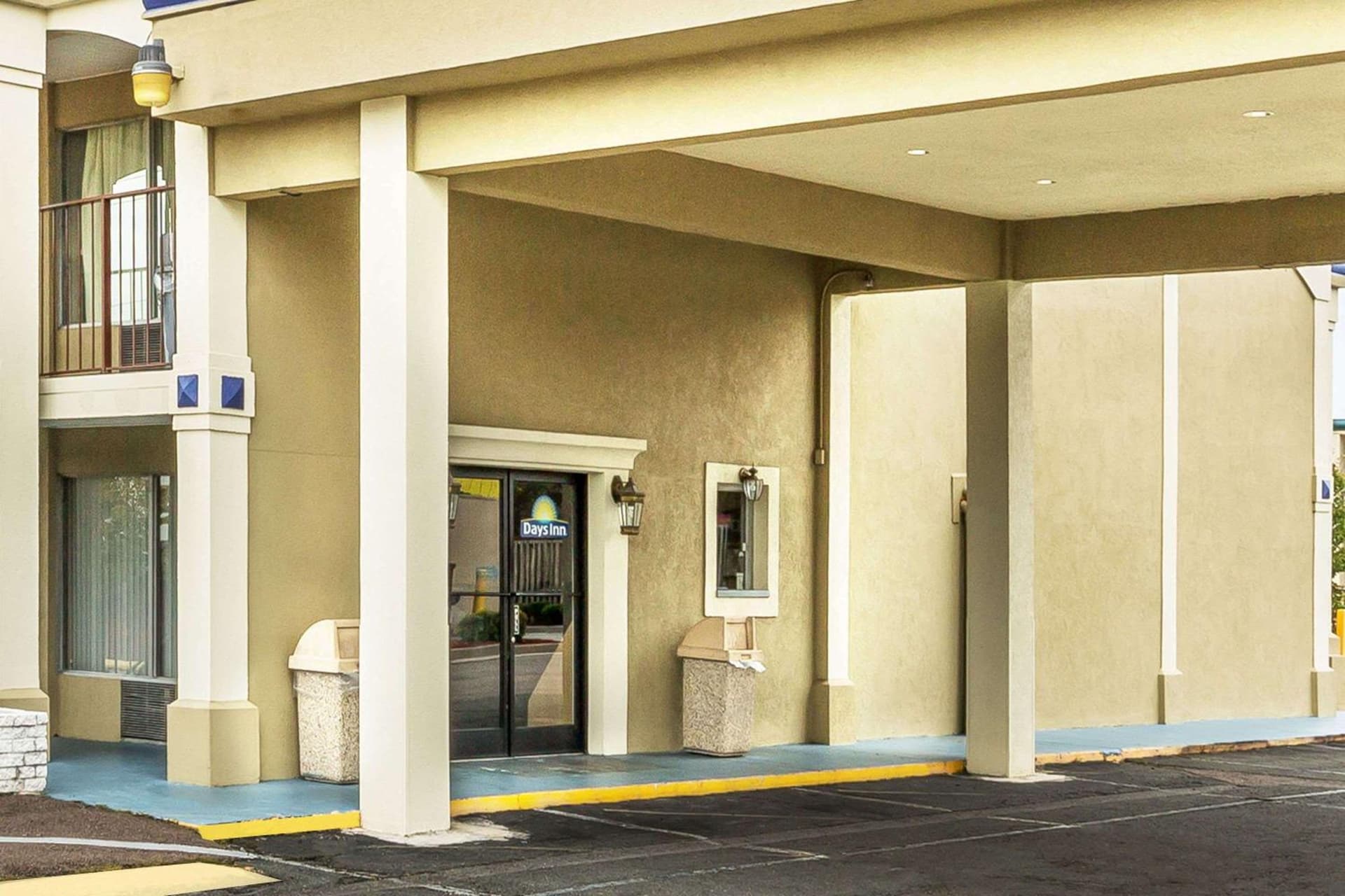 Days Inn by Wyndham Ashland interior in Ashland, VA — gallery photo 2