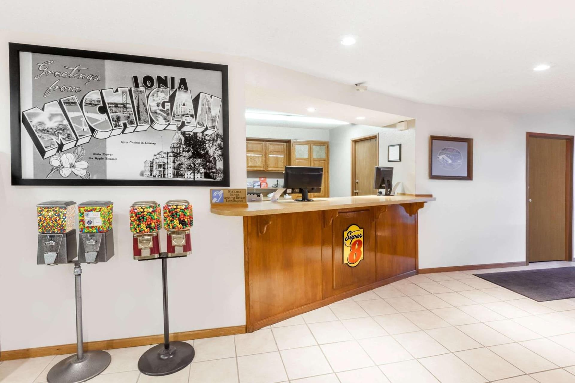 Super 8 by Wyndham Ionia MI interior in Ionia, MI — gallery photo 2