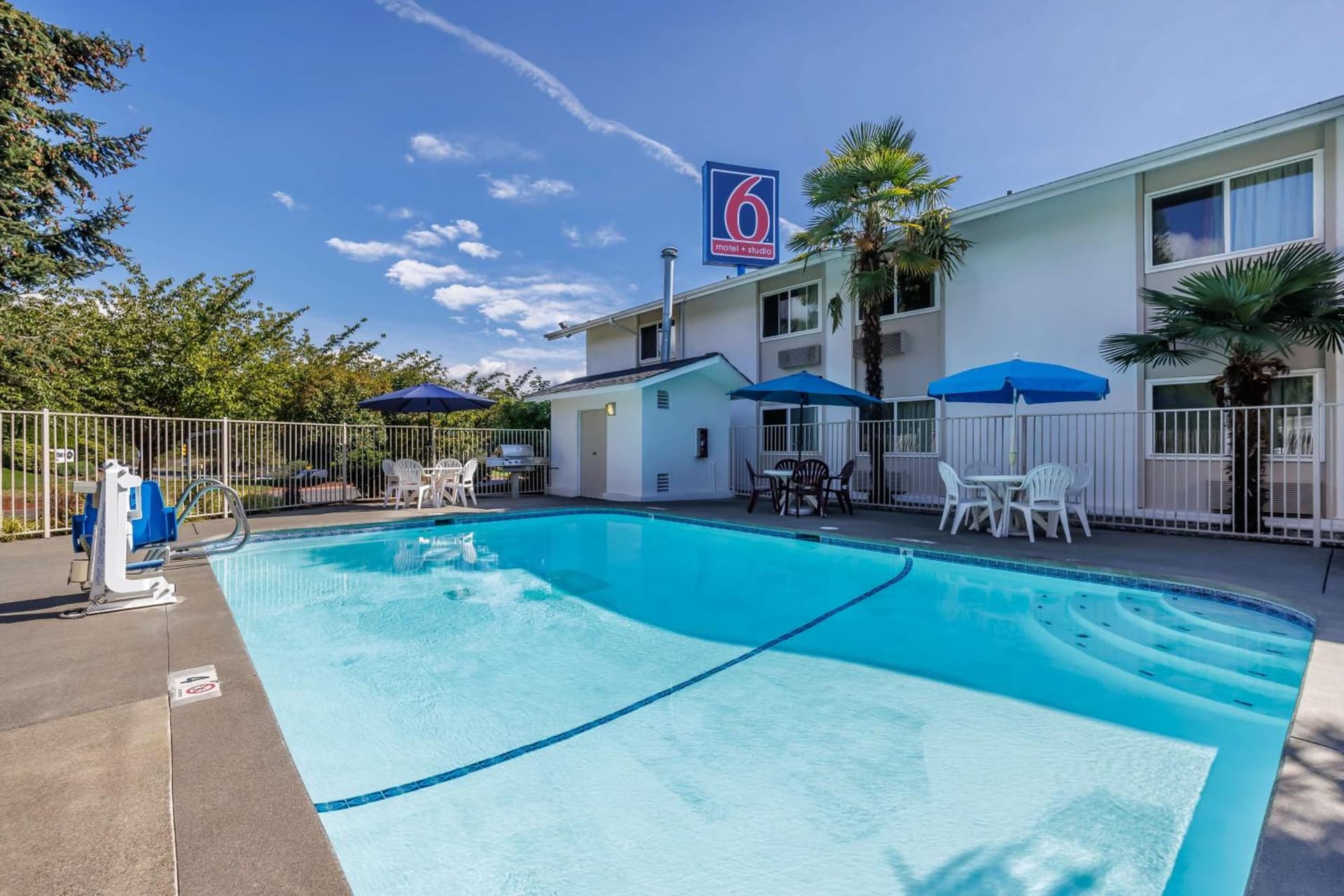 Motel 6-Seattle, WA - Sea-Tac Airport South interior in SeaTac, WA — gallery photo 2