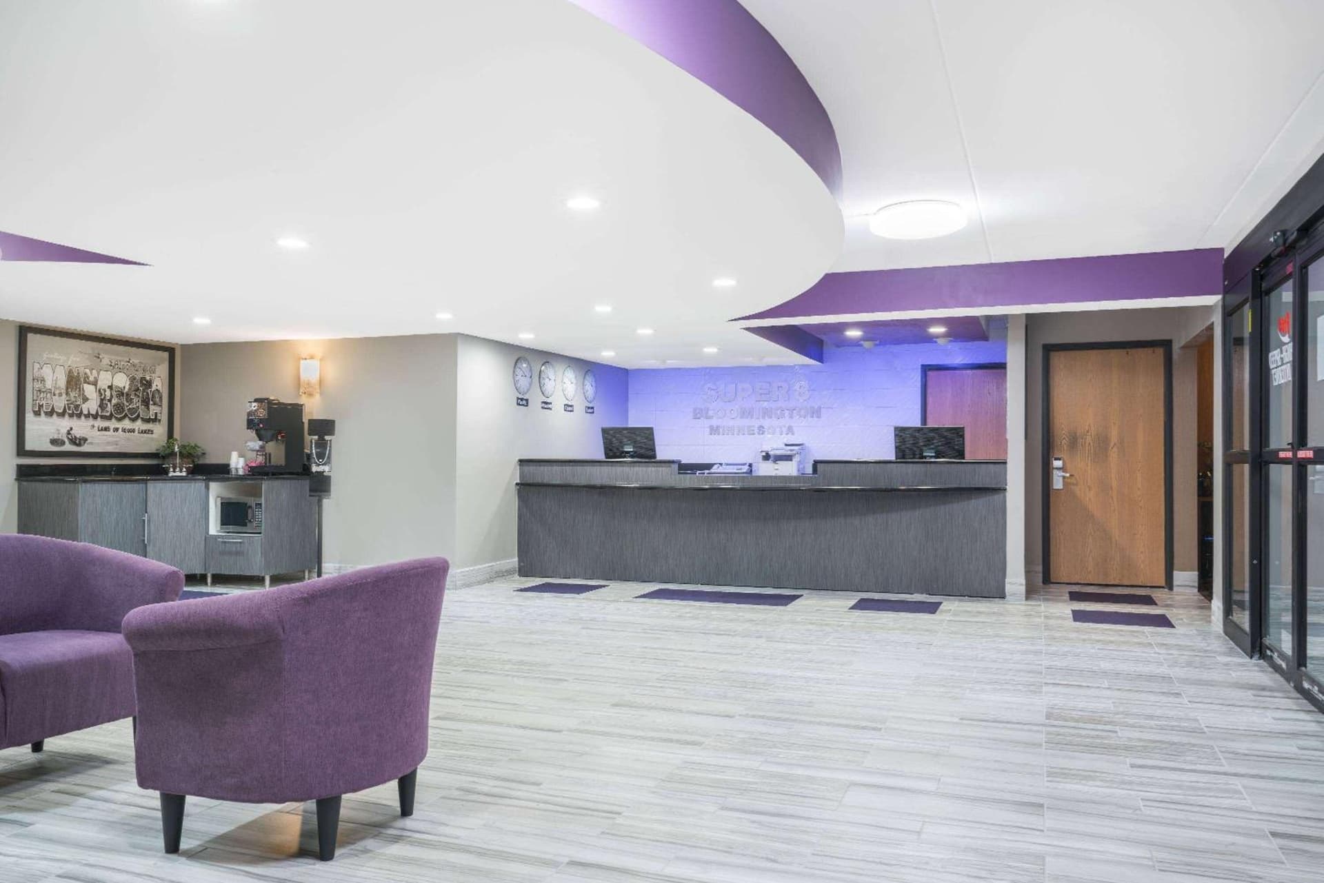 Super 8 by Wyndham Bloomington/Airport property views in Bloomington, MN — gallery photo 3