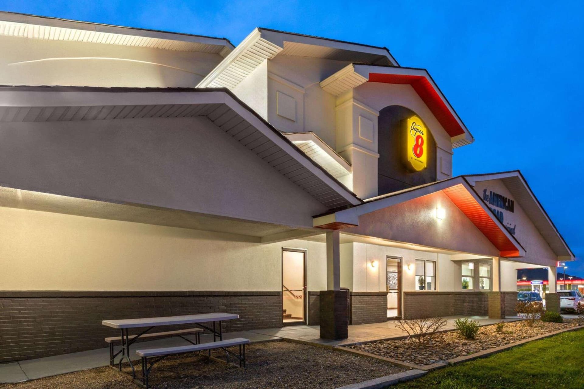 Super 8 by Wyndham Summersville - New River National Park property views in Summersville, WV — gallery photo 3