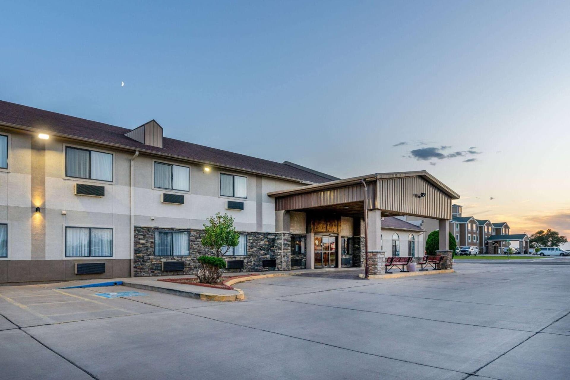 Days Inn by Wyndham Lamar interior in Lamar, CO — gallery photo 2