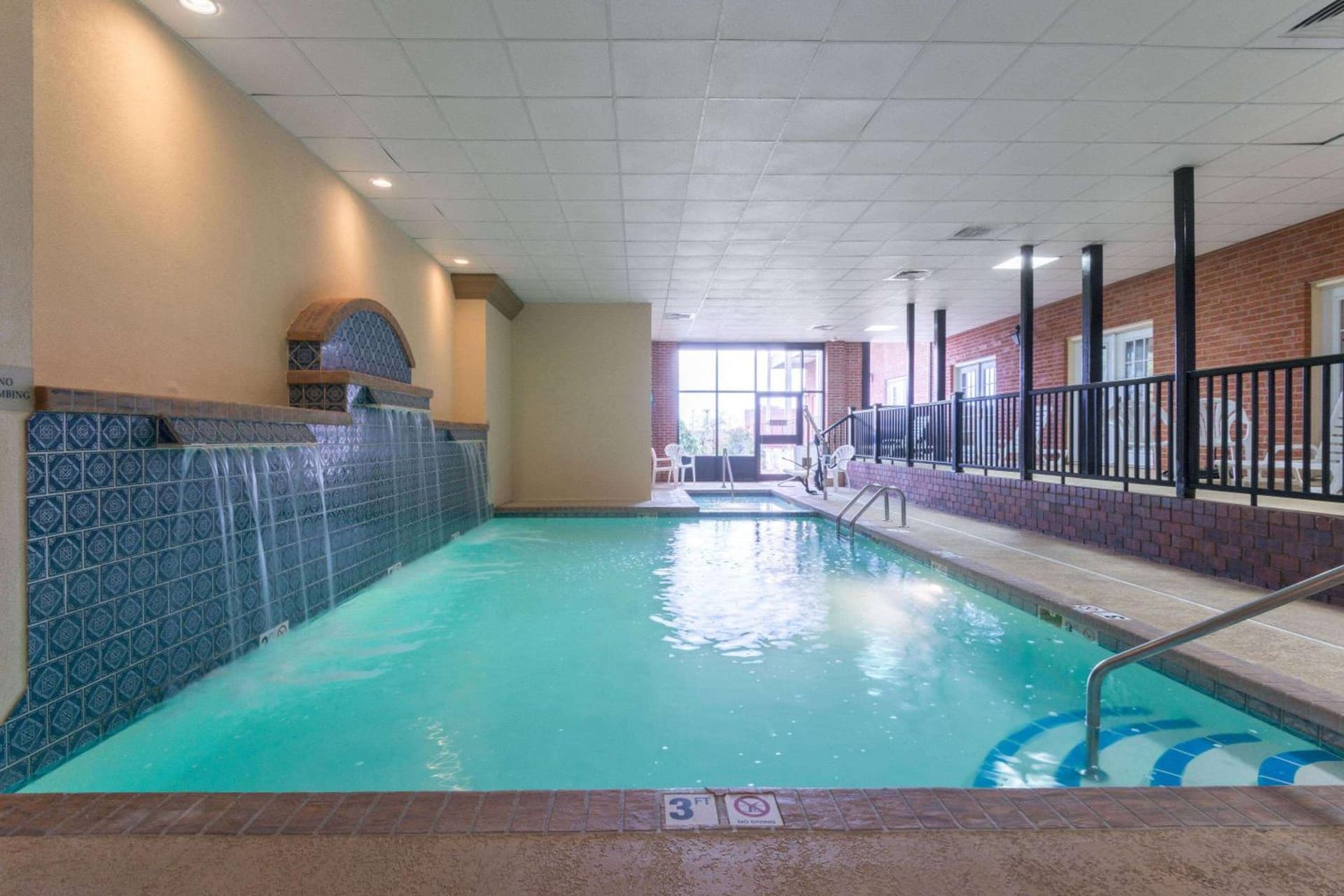 Ramada by Wyndham Topeka Downtown Hotel & Convention Center gallery photo in Topeka, KS — image 6