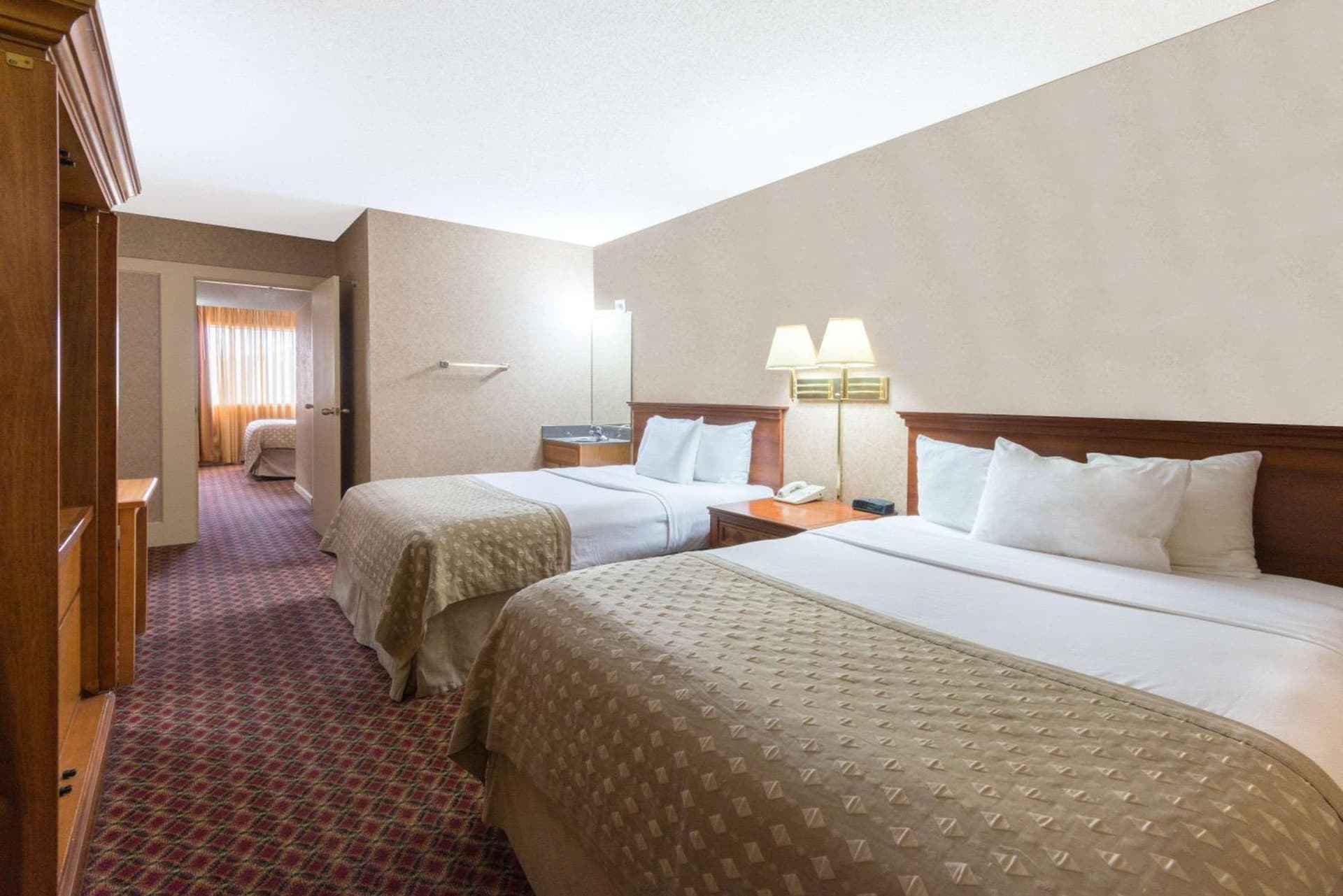 Ramada by Wyndham Topeka Downtown Hotel & Convention Center gallery photo in Topeka, KS — image 5