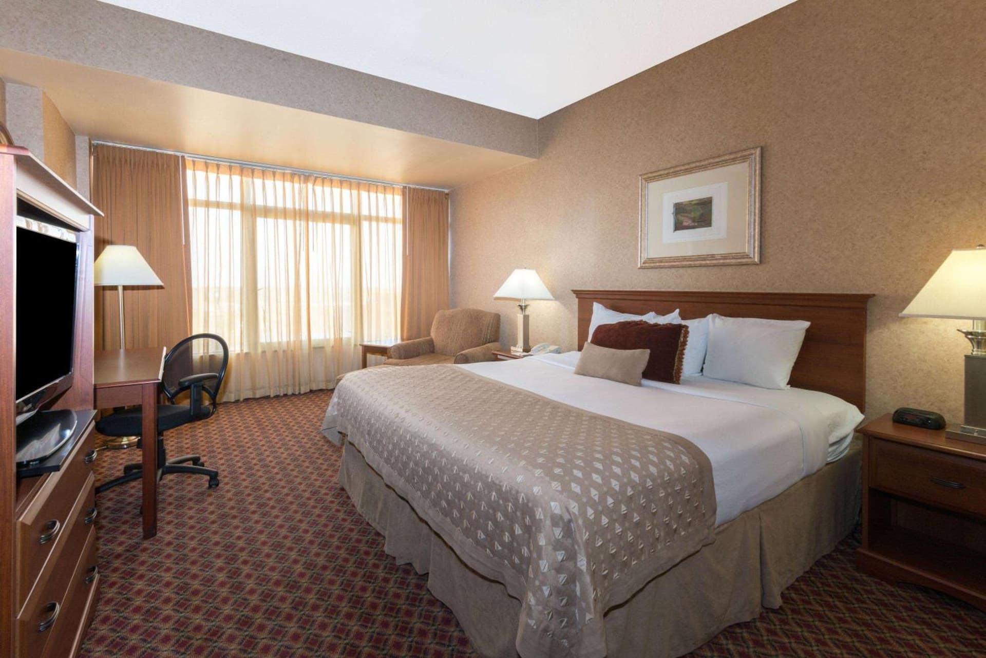 Ramada by Wyndham Topeka Downtown Hotel & Convention Center gallery photo in Topeka, KS — image 9