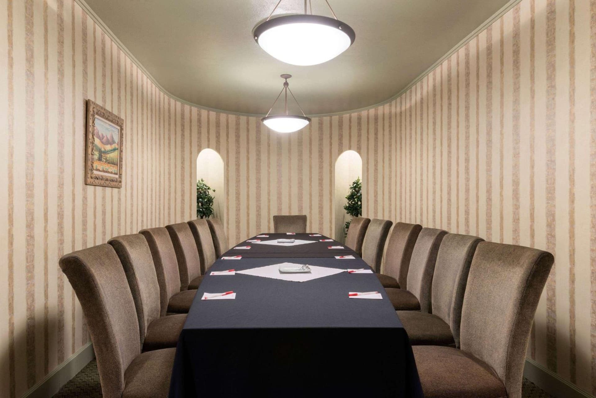 Ramada by Wyndham Topeka Downtown Hotel & Convention Center gallery photo in Topeka, KS — image 19