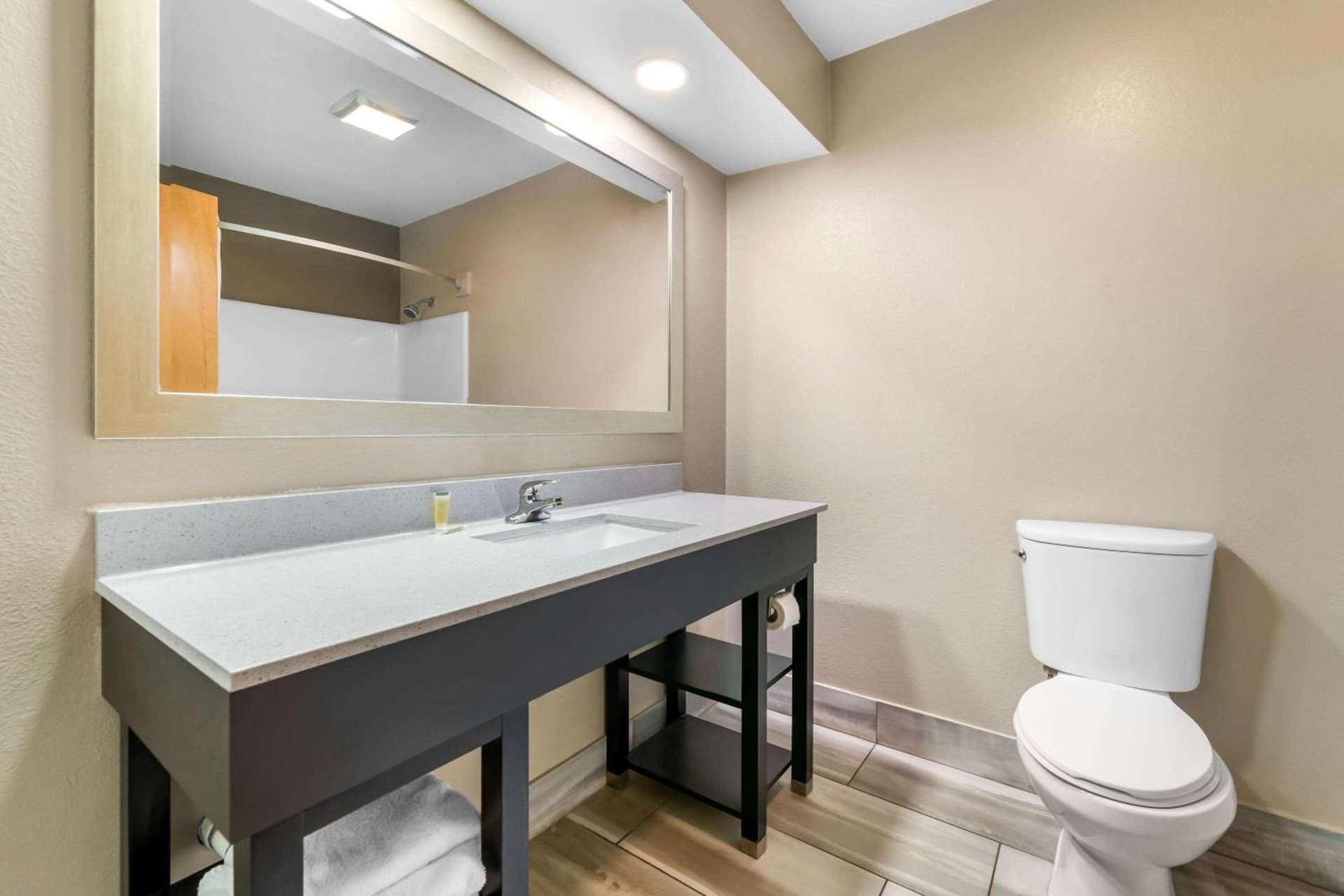 Super 8 by Wyndham Dickson property views in Dickson, TN — gallery photo 3