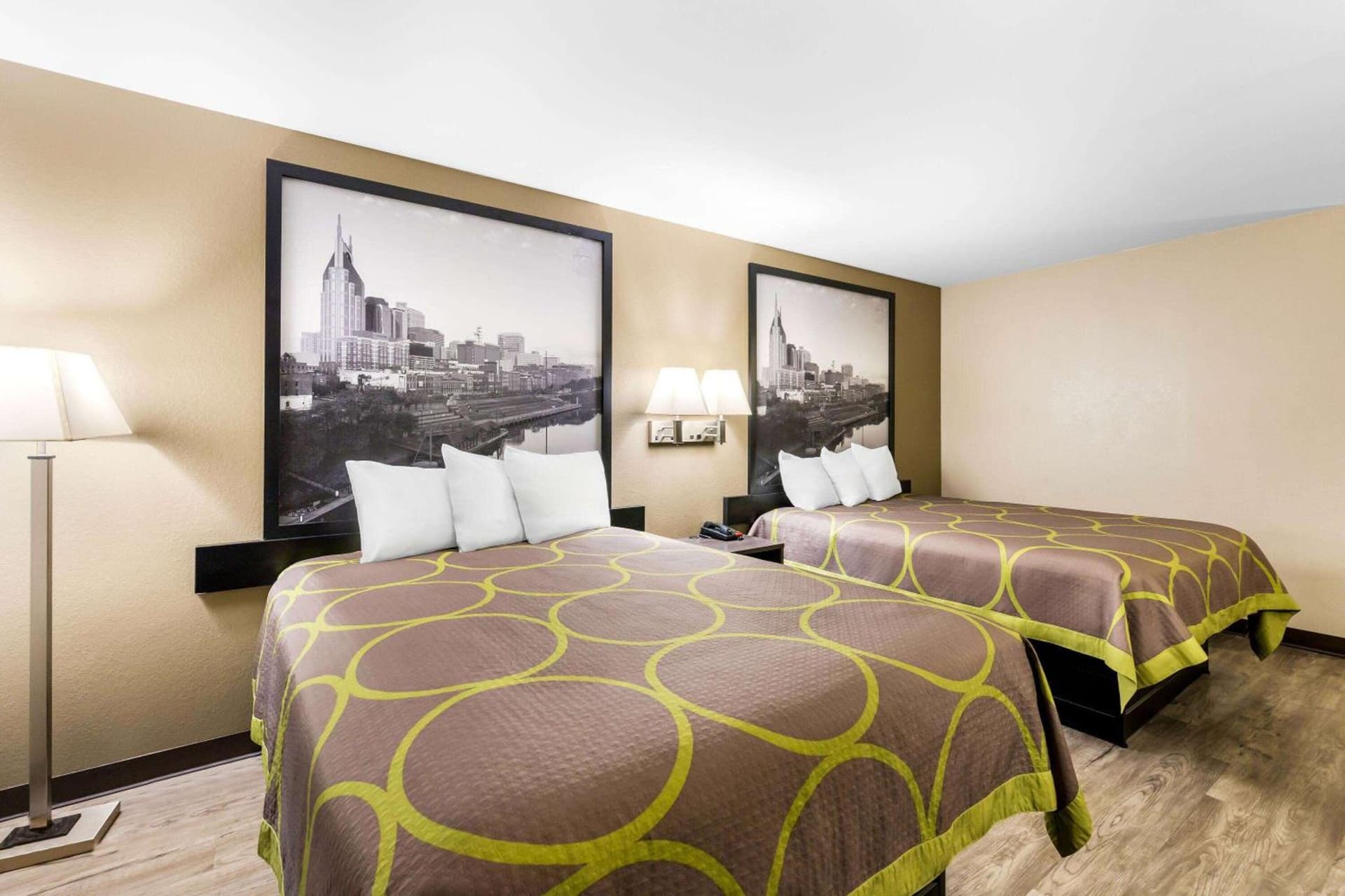 Super 8 by Wyndham Dickson interior in Dickson, TN — gallery photo 2