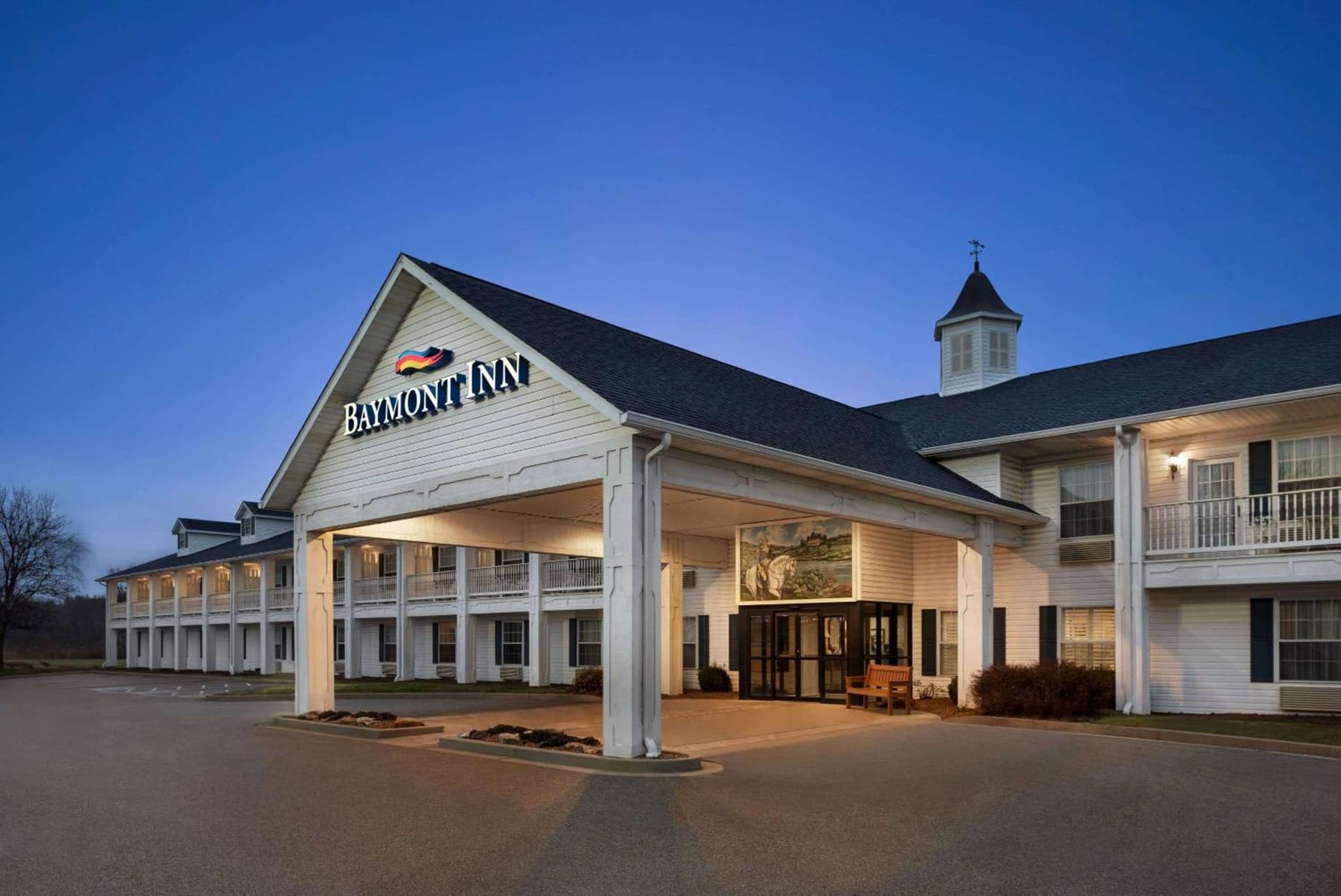 Baymont by Wyndham Washington interior in Washington, IN — gallery photo 2