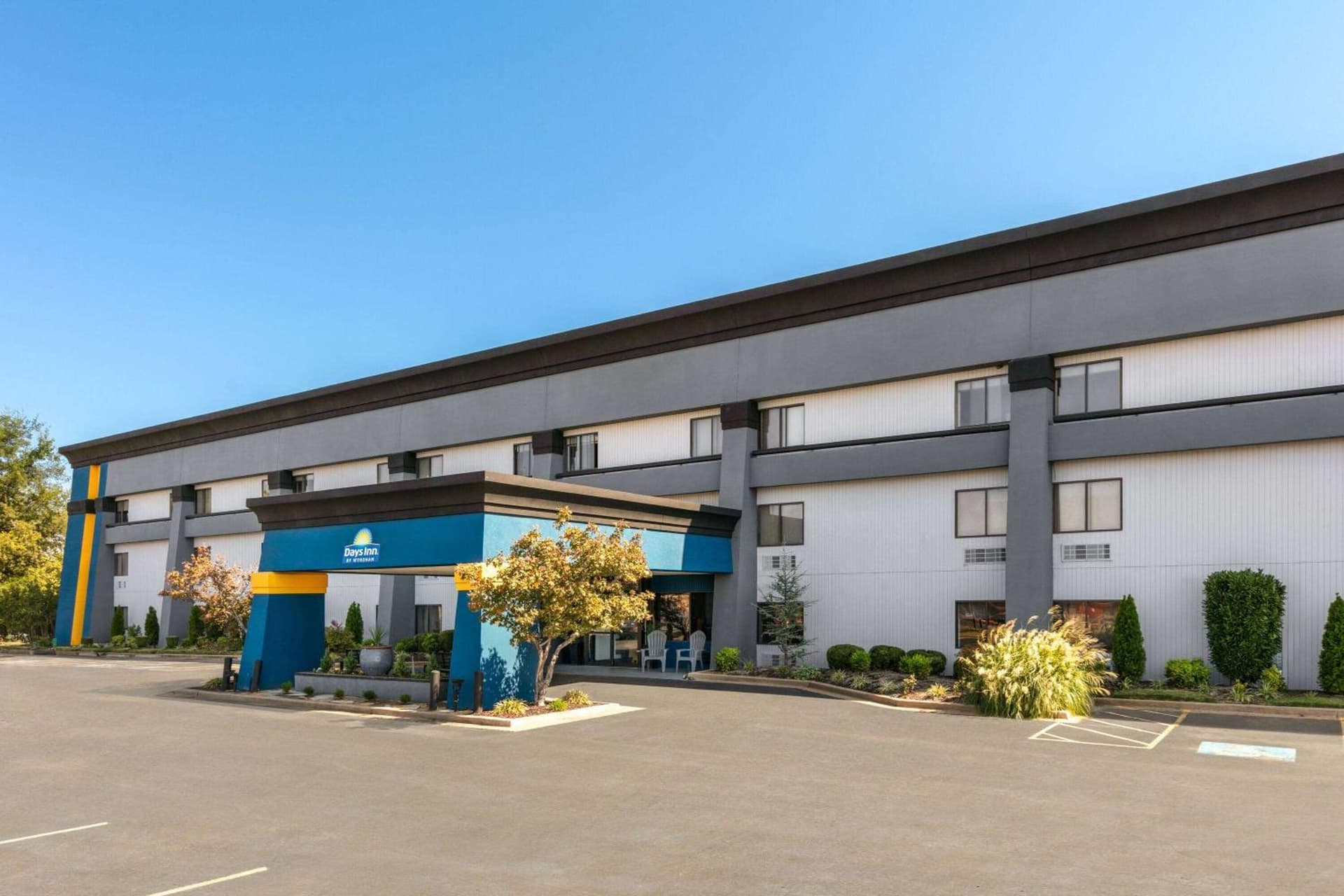 Days Inn by Wyndham Fort Smith featured exterior or lobby in Fort Smith, AR — similar hotel