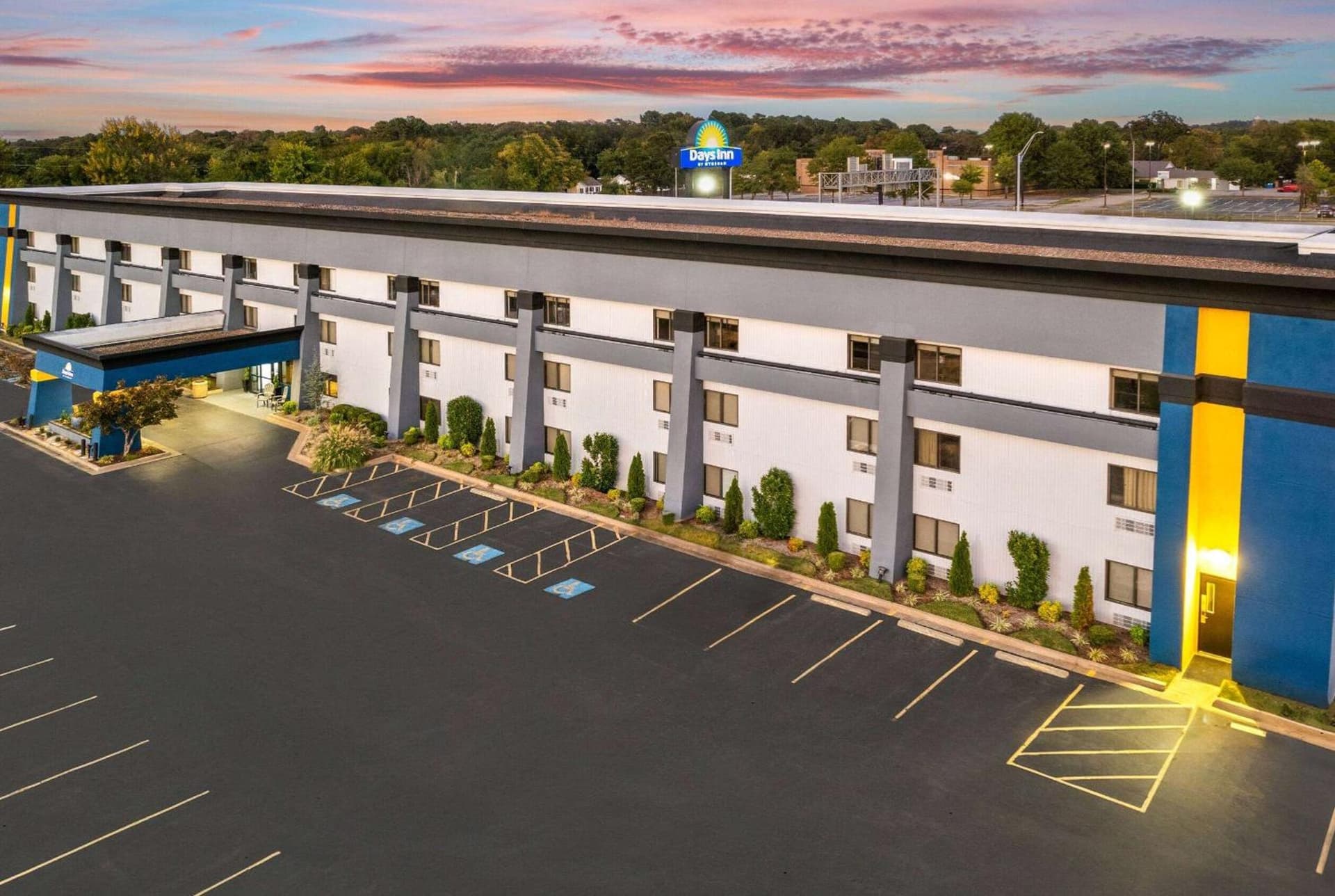 Days Inn by Wyndham Fort Smith interior in Fort Smith, AR — gallery photo 2