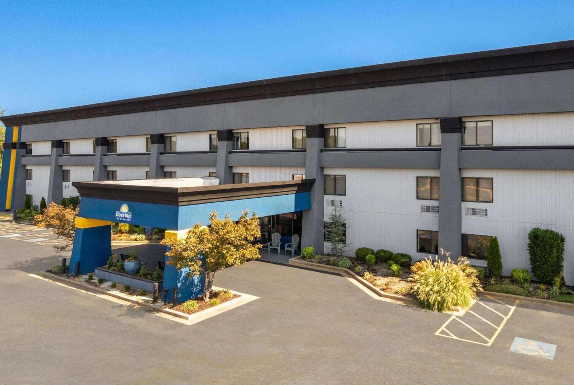 Days Inn by Wyndham Fort Smith property views in Fort Smith, AR — gallery photo 3