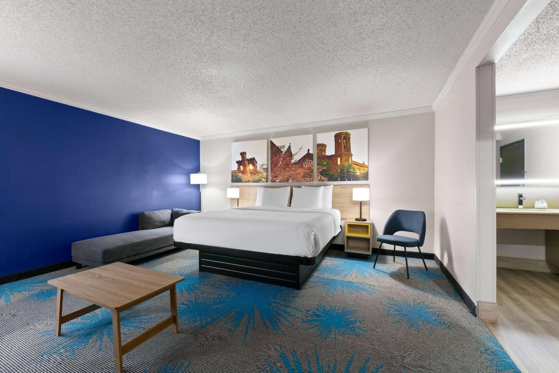 Days Inn by Wyndham Fort Smith property views in Fort Smith, AR — gallery photo 3