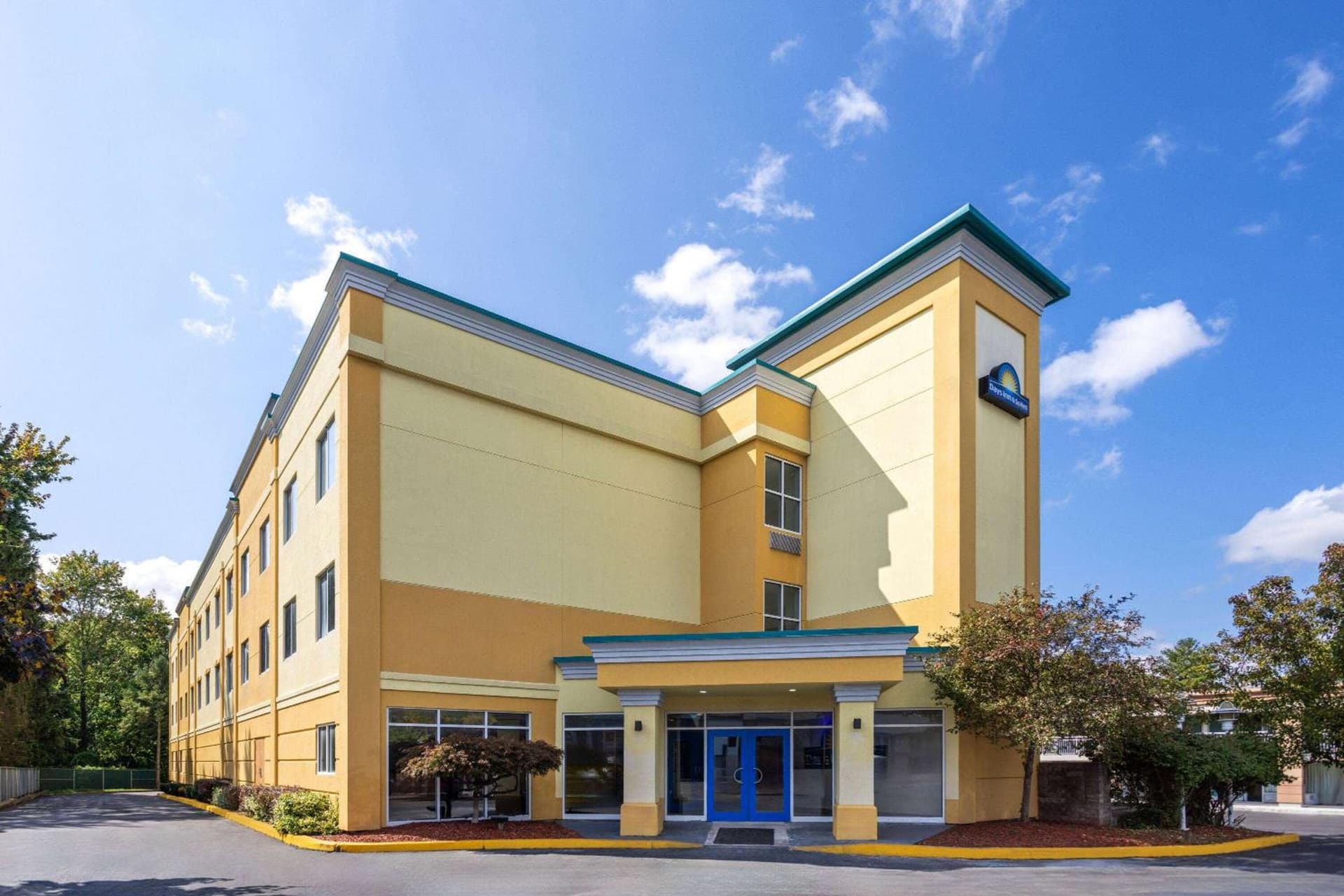 Days Inn & Suites by Wyndham Albany interior in Albany, NY — gallery photo 2