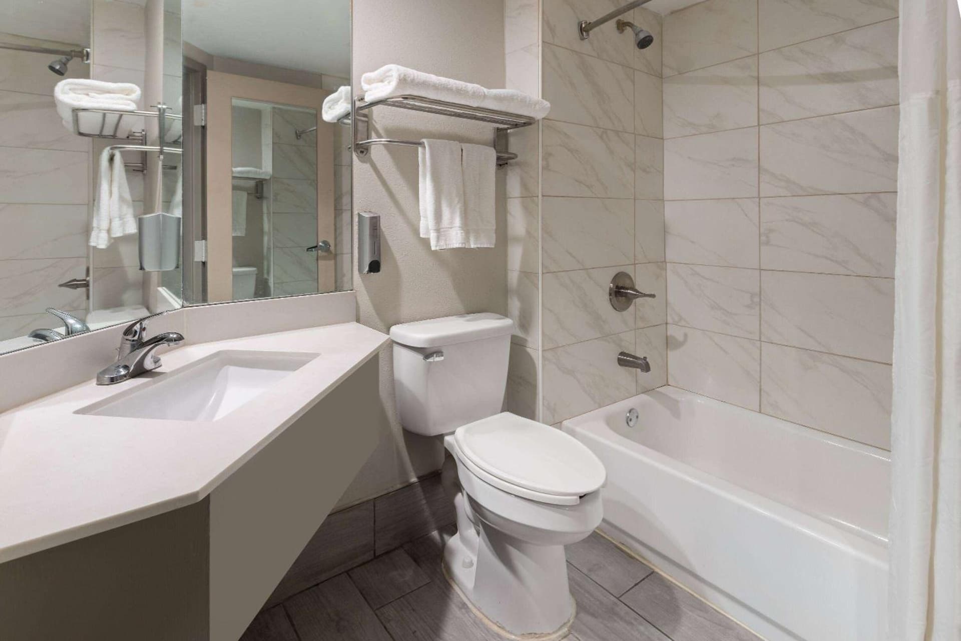 Days Inn & Suites by Wyndham Albany gallery photo in Albany, NY — image 26