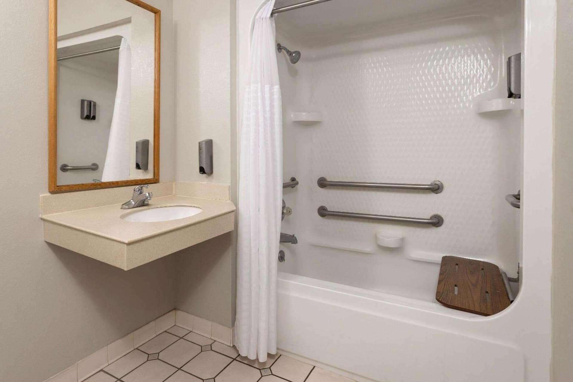Days Inn & Suites by Wyndham Albany gallery photo in Albany, NY — image 27