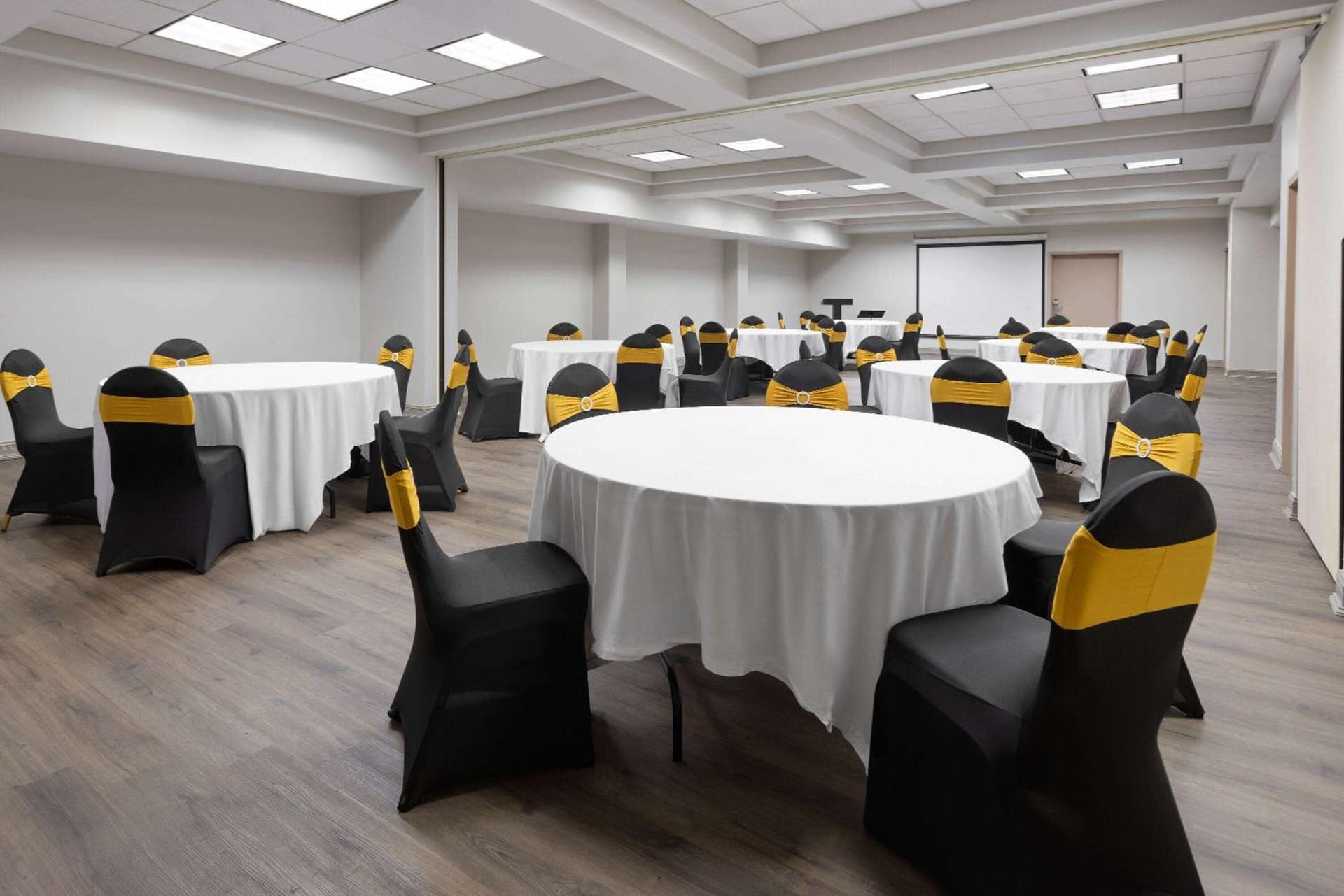 Days Inn & Suites by Wyndham Albany gallery photo in Albany, NY — image 9