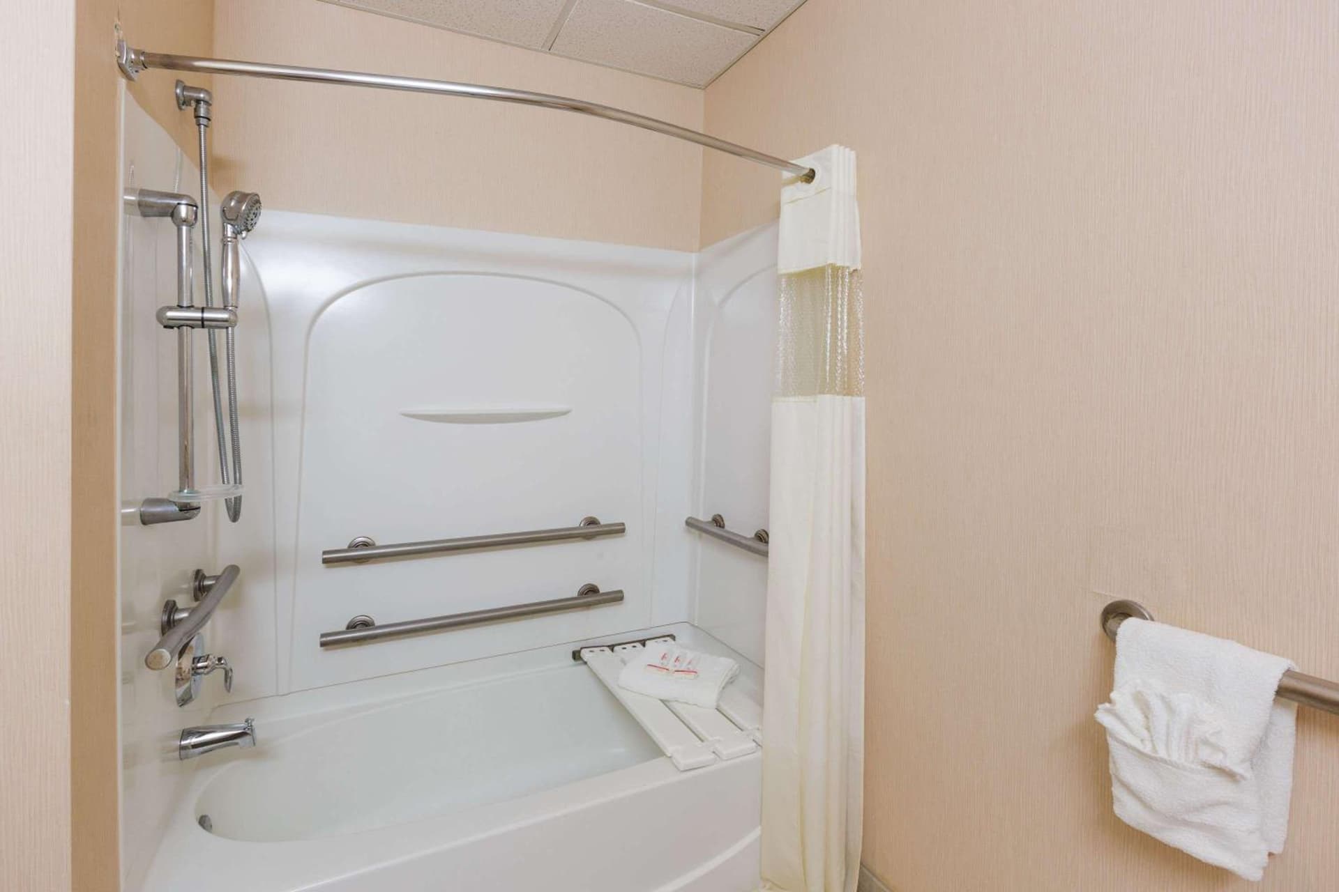 Days Inn by Wyndham Budd Lake gallery photo in Budd Lake, NJ — image 22